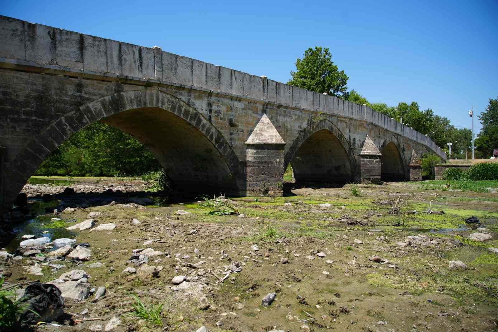 Tunca Nehri’nde su akışı durdu 