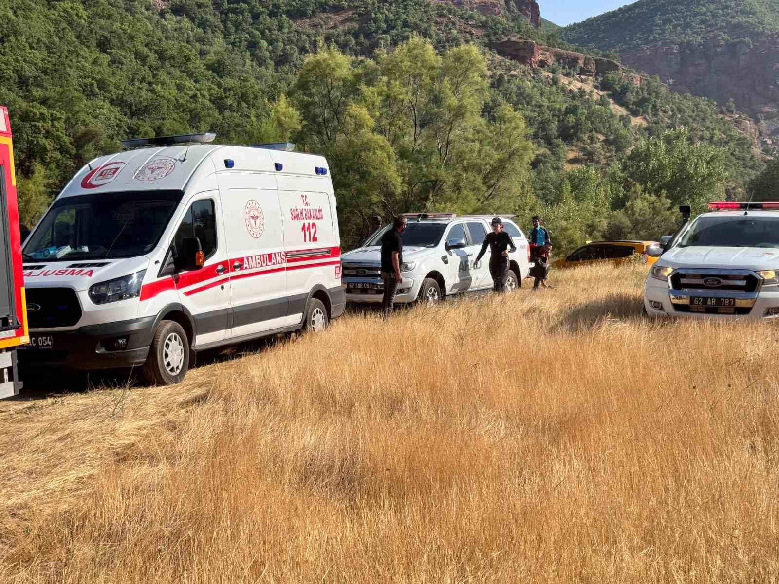 Tunceli’de çaya giren iki arkadaştan biri boğuldu, diğeri kurtarıldı 