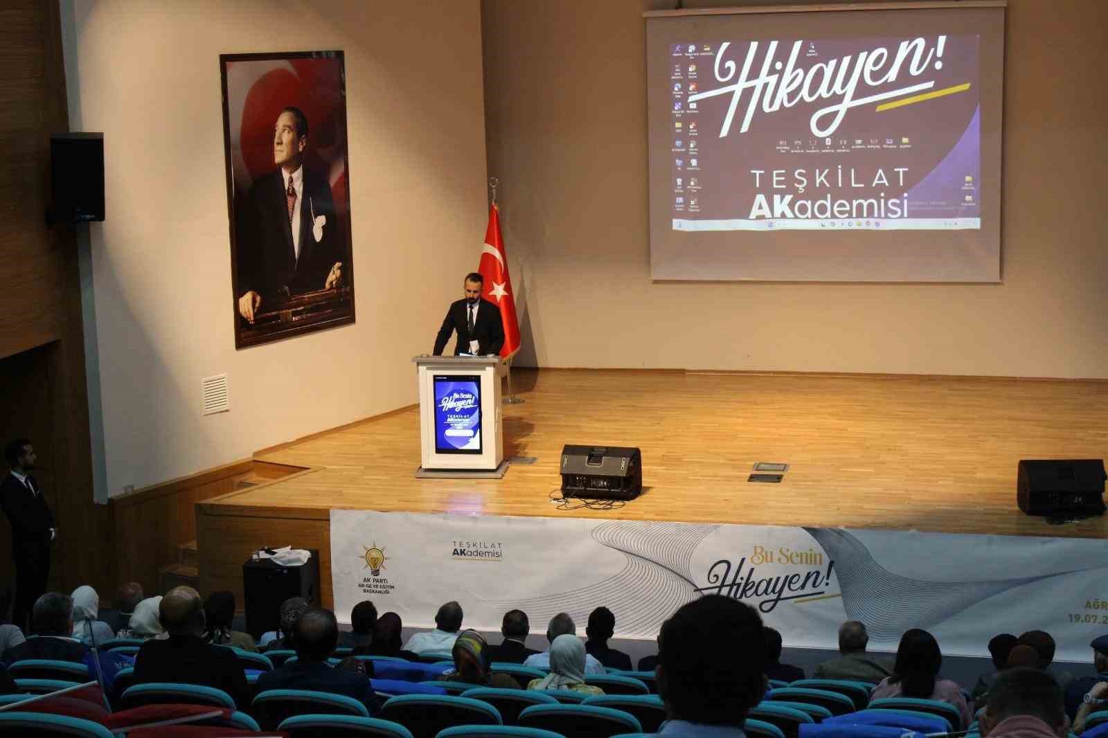 AK Parti Ağrı teşkilatı eğitim programında buluştu 