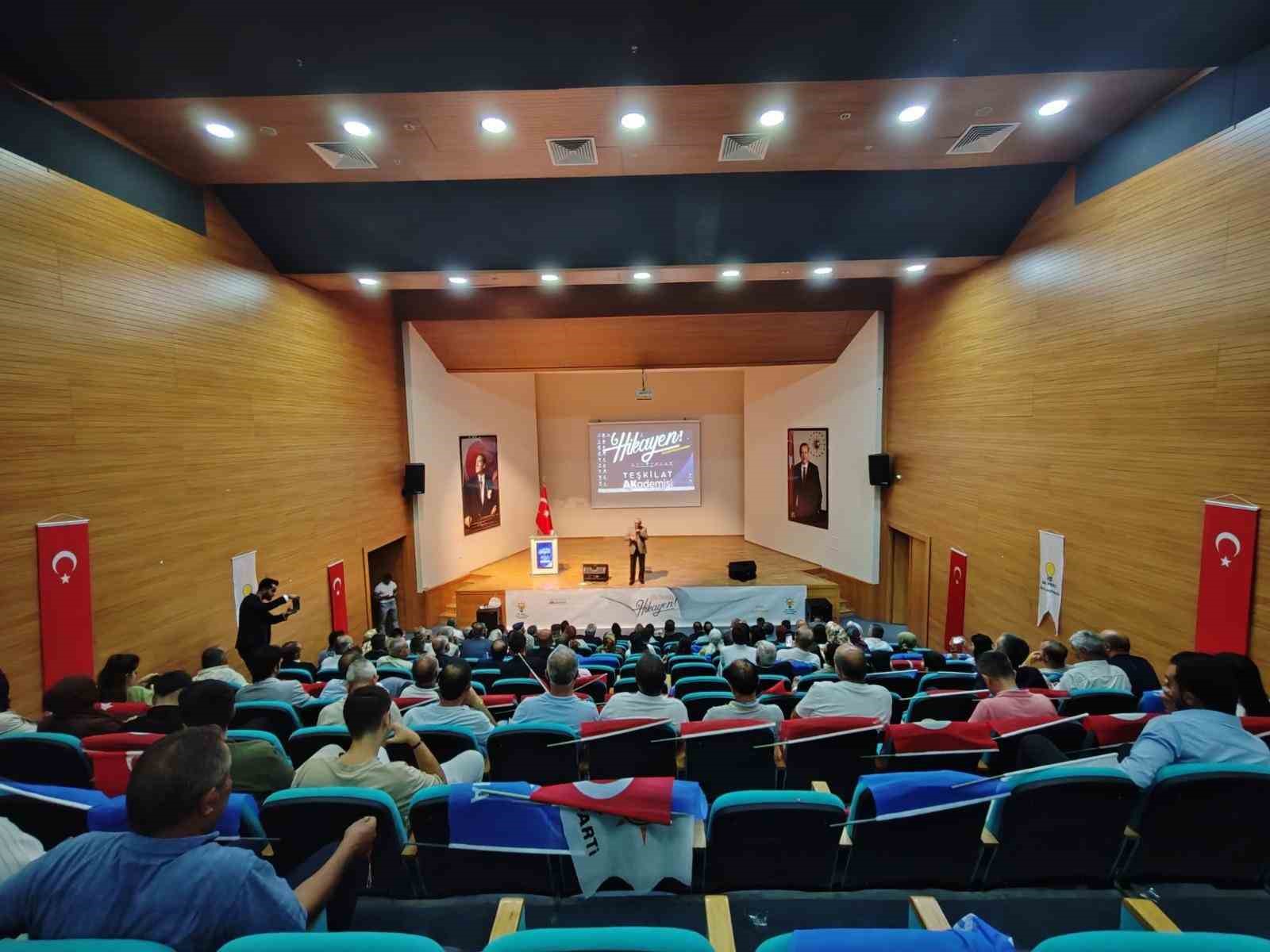 AK Parti Ağrı teşkilatı eğitim programında buluştu 