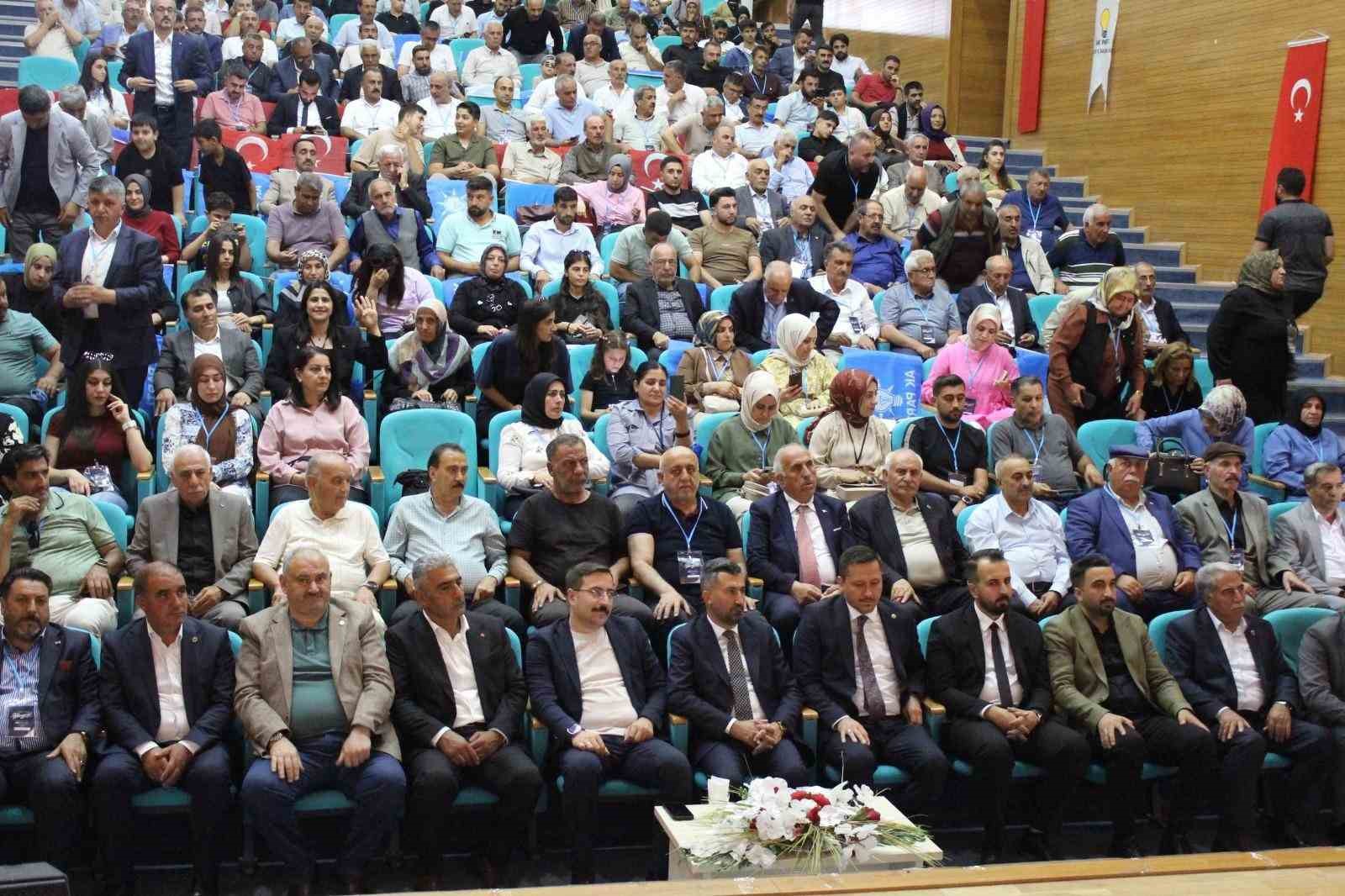 AK Parti Ağrı teşkilatı eğitim programında buluştu 