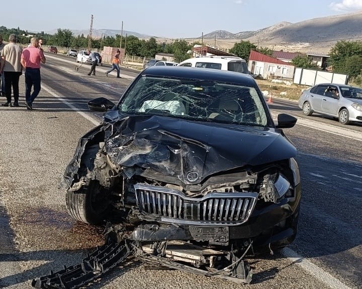 Doğanşehir’de iki araç çarpıştı: 2 yaralı 