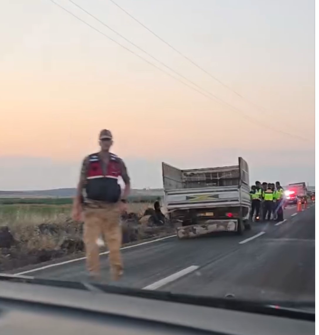Siverek’te tarım işçilerini taşıyan iki araç çarpıştı: 11 yaralı 