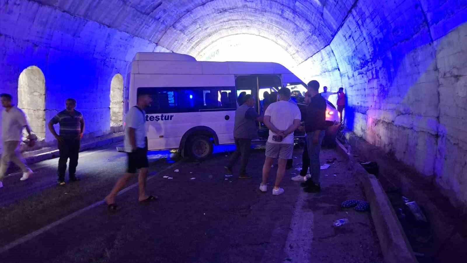 Tunceli’de tünelde trafik kazası: 8 kişi yaralandı 
