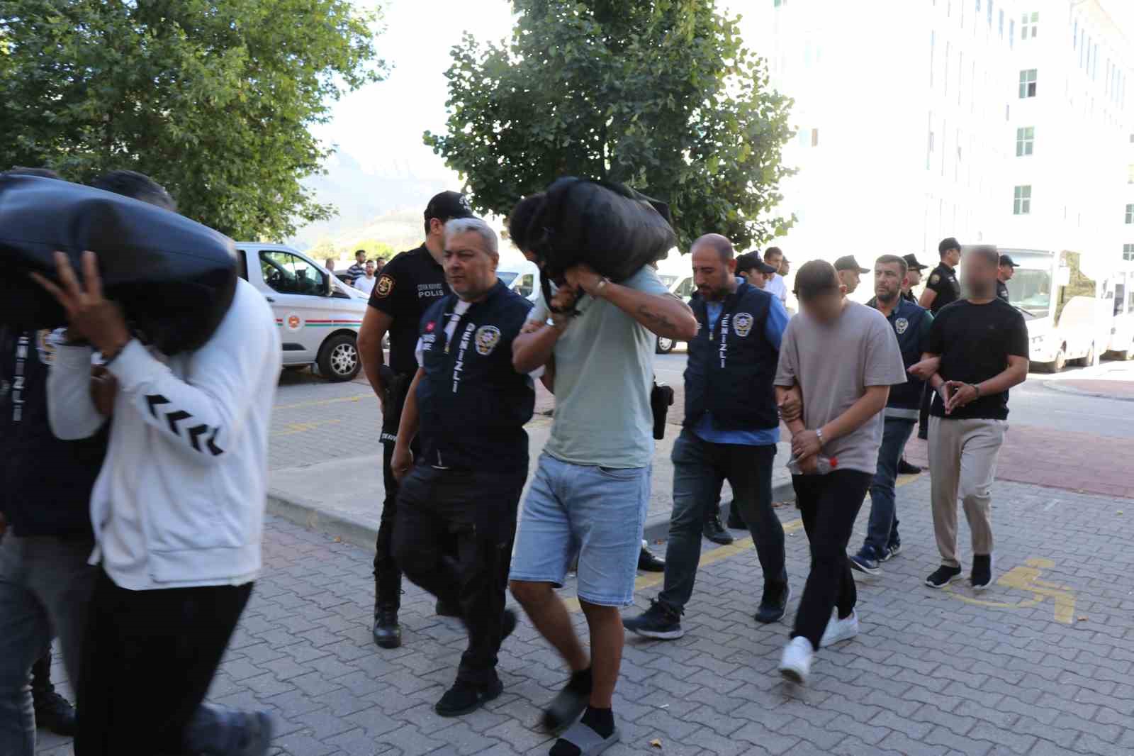Lüks villaya çağrı merkezi kuran dolandırıcılık şebekesine ikinci dalga operasyon; 9 tutuklama 