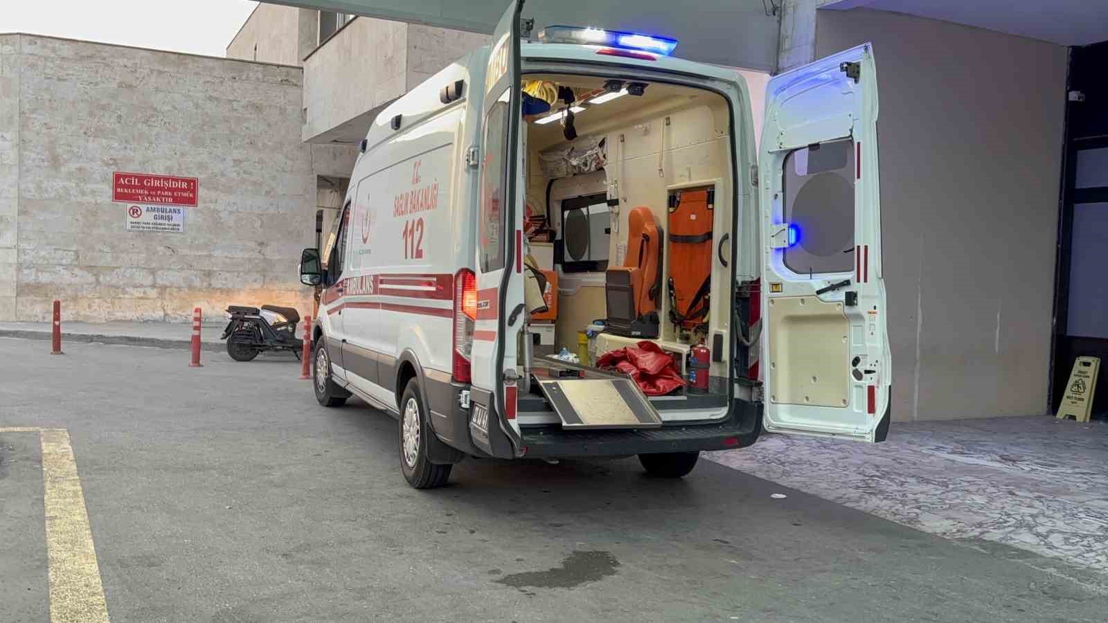 Edirne’de otomobille çarpışan motosikletli ağır yaralandı 