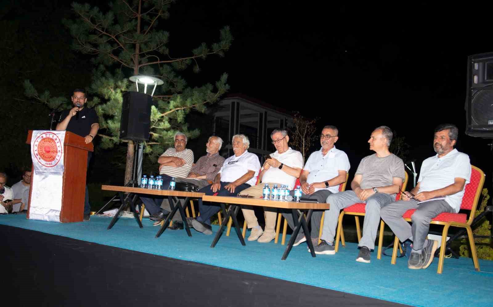 Ahlat’ta ’Şiir Gecesi’ne yoğun ilgi