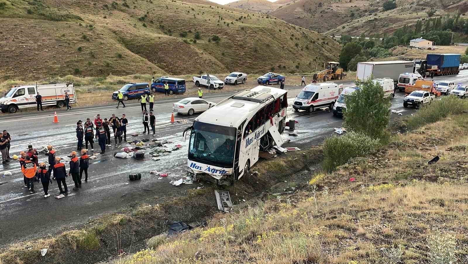 Sivas’ta otobüs kazasında ölenlerin kimlikleri tespit edildi 