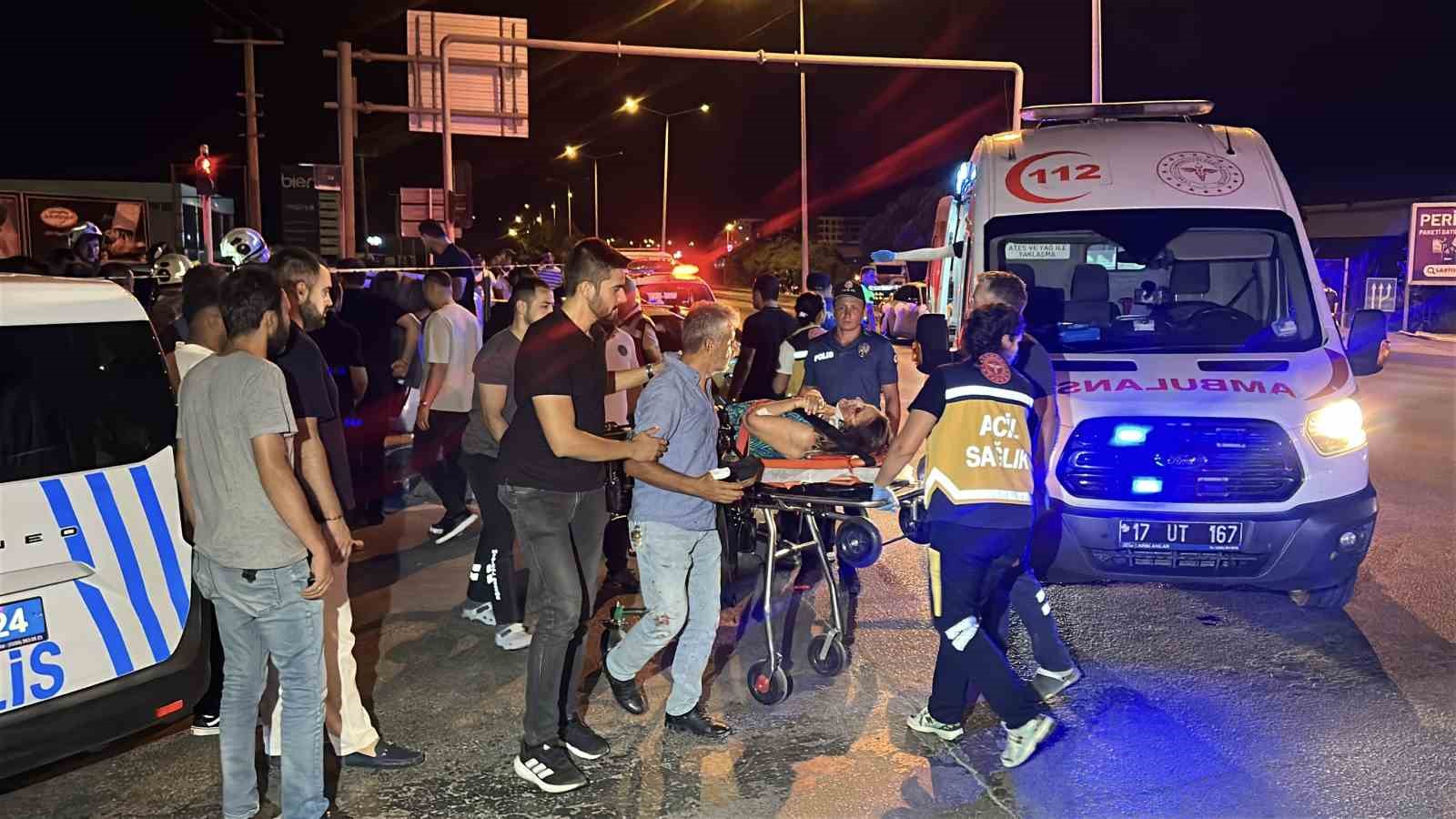 Çanakkale’de ticari taksi ve otomobil çarpıştı: 8 yaralı 