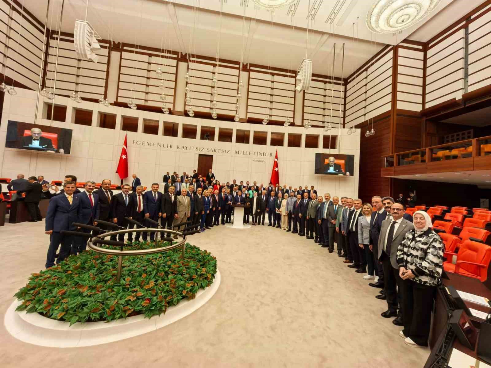 Meclis tatile girdi milletvekilleri fotoğraf çektirdi 