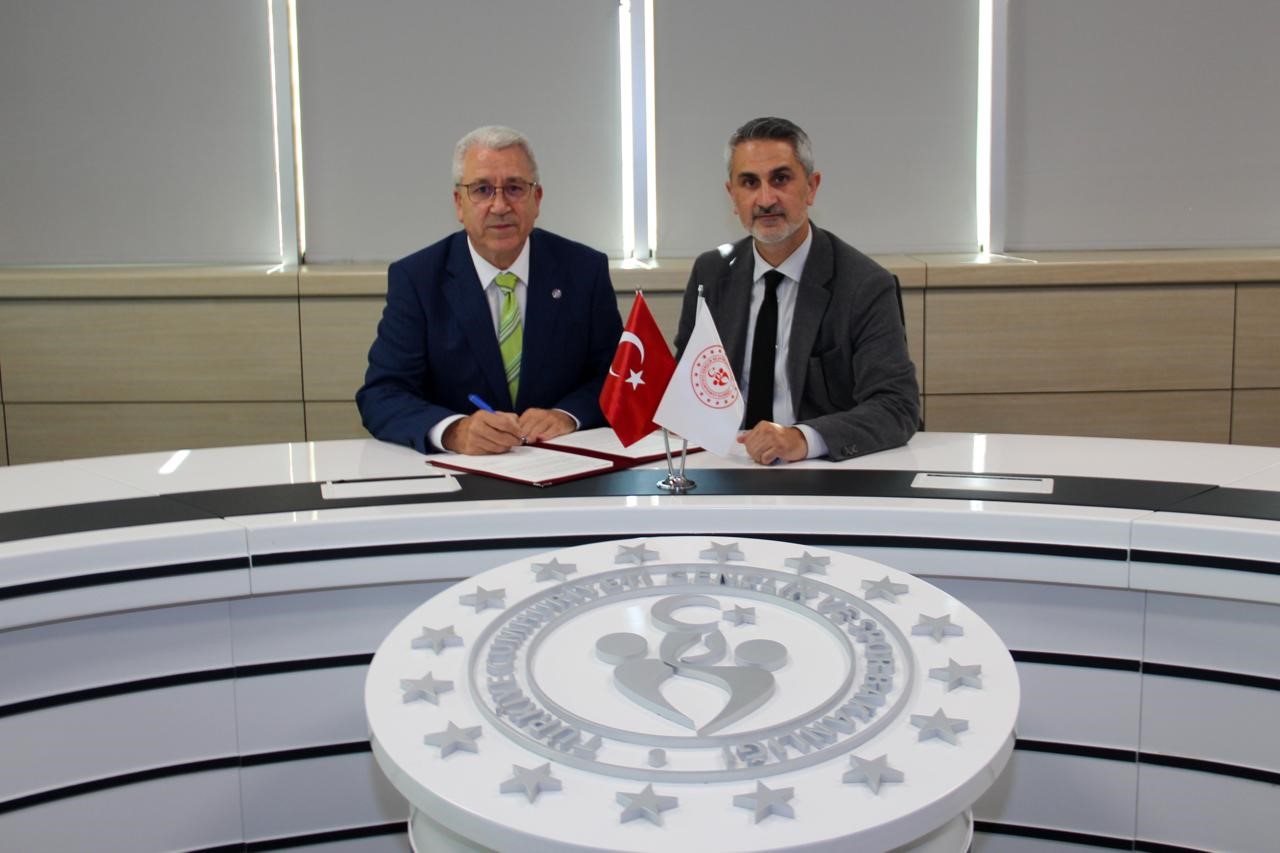 Ege Üniversitesi ile Spor Toto arasında spor alanları protokolü 