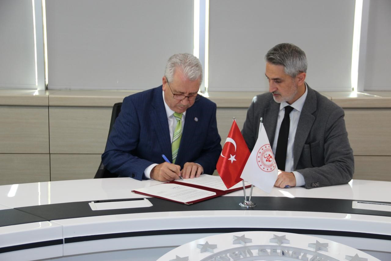Ege Üniversitesi ile Spor Toto arasında spor alanları protokolü 