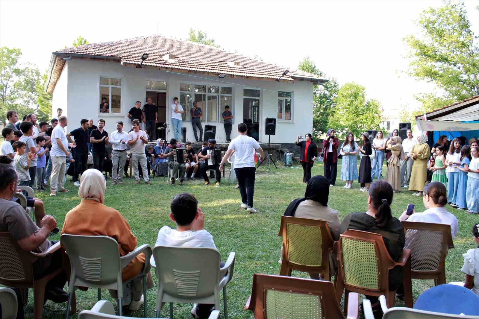 Çerkesler, kültürlerini her yıl düzenledikleri şenlikte yaşatıyor 