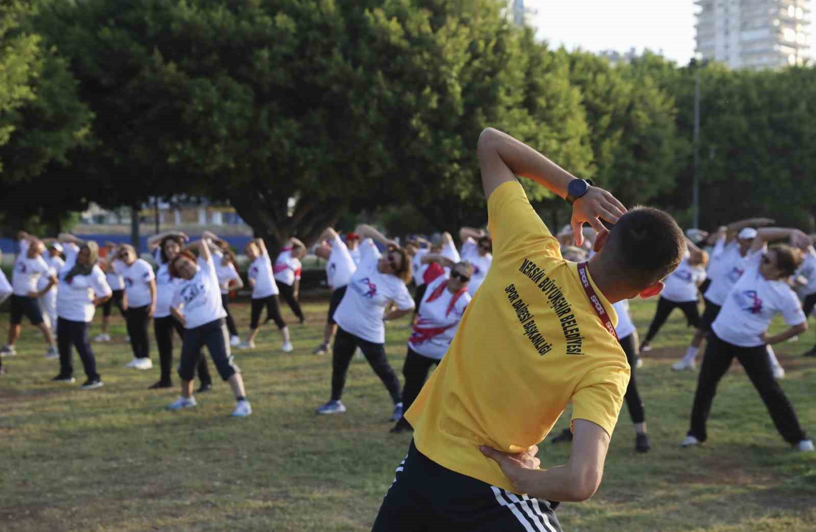 Mersin’de sabah sporları deniz kenarında yoğun ilgiyle devam ediyor 