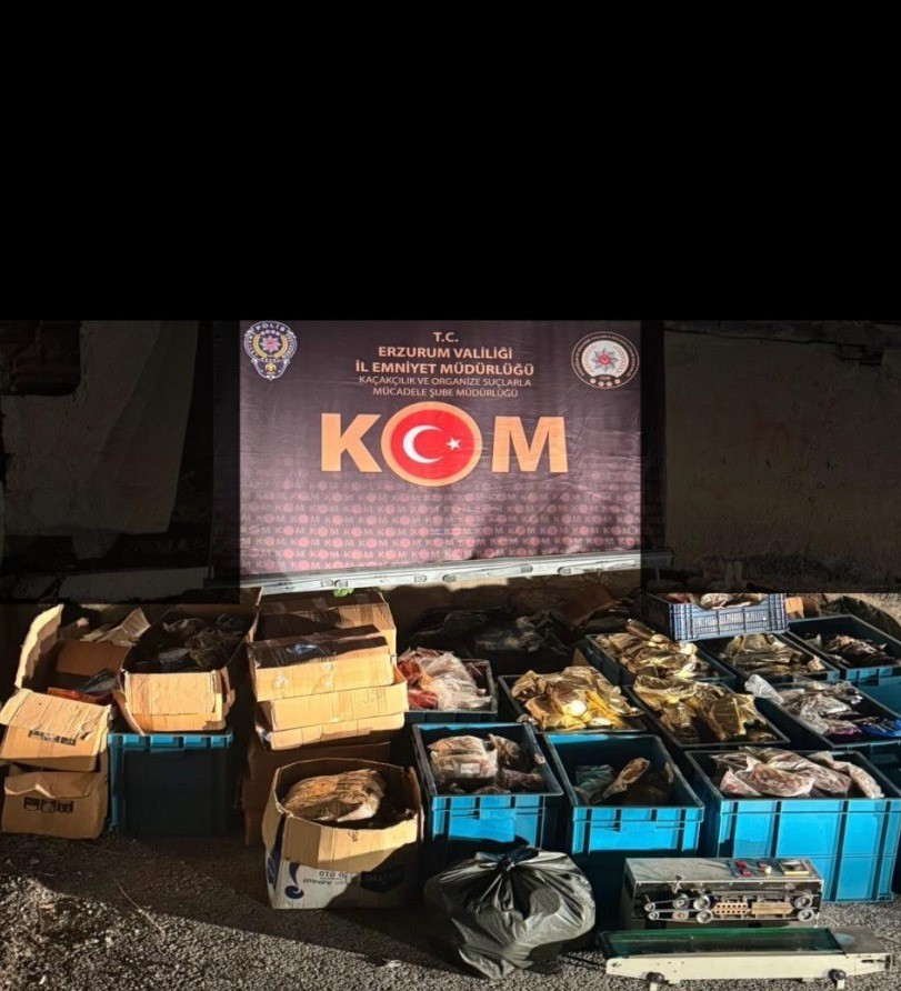 Polis 1 ton 798 kilogram kaçak nargile tütünü ele geçirdi 