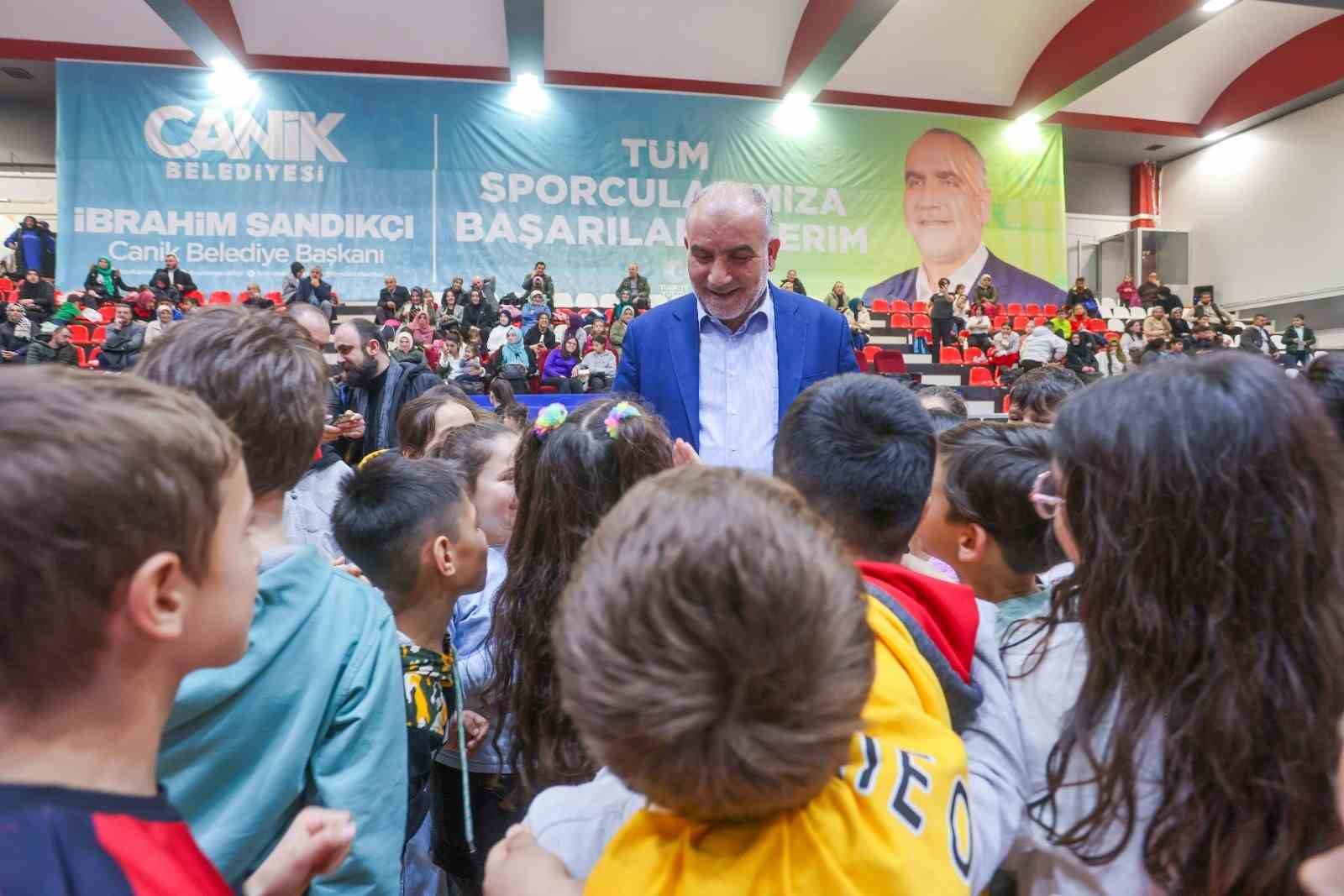 Canik’te ’Aile Yılı’: Çocuk sahibi olan ihtiyaç sahipleri 5 bin TL destek 