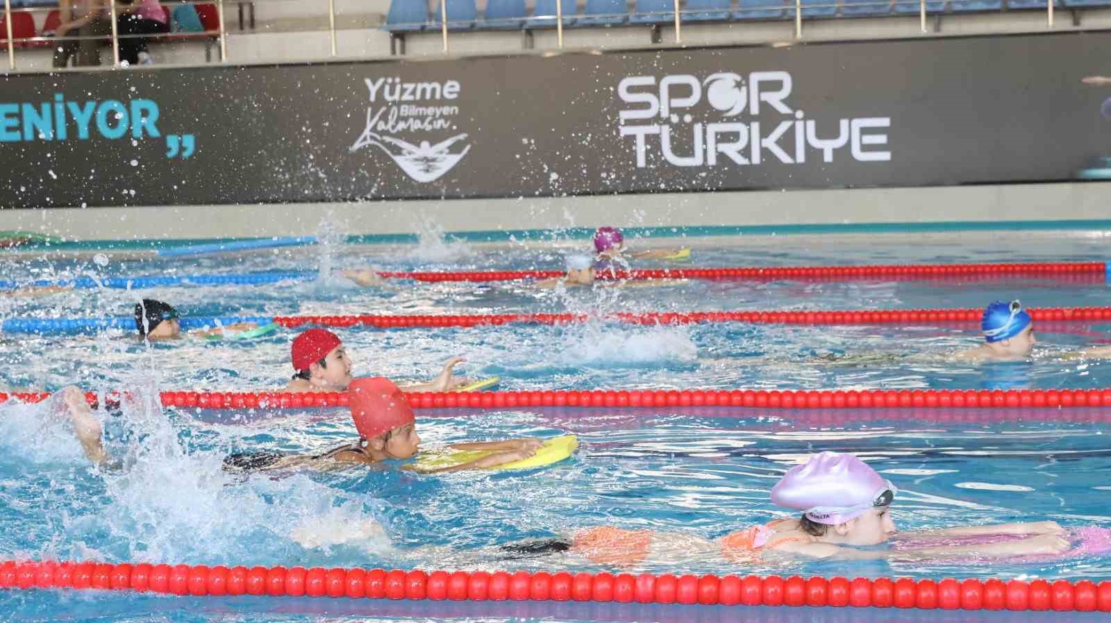Pınarbaşı Yüzme Havuzu’nda yıllar sonra ilk kulaç atıldı 
