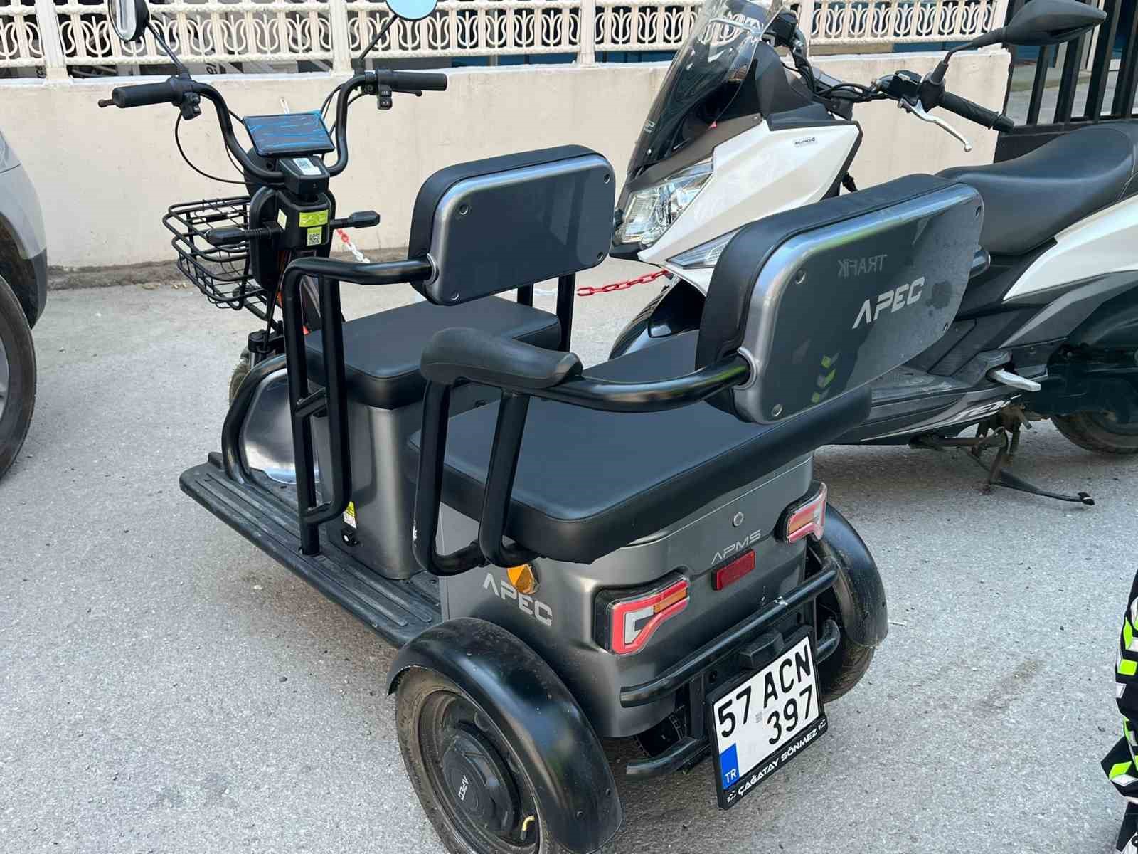 Sinop’ta elektrikli motosiklet devrildi 