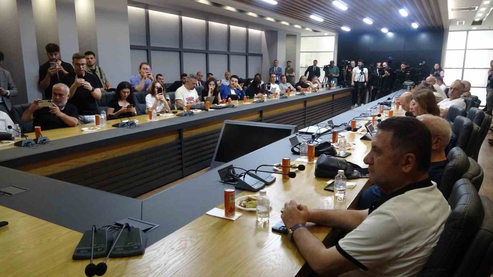 Başkan Genç, Özgür Özel’i özür dilemeye davet etti 