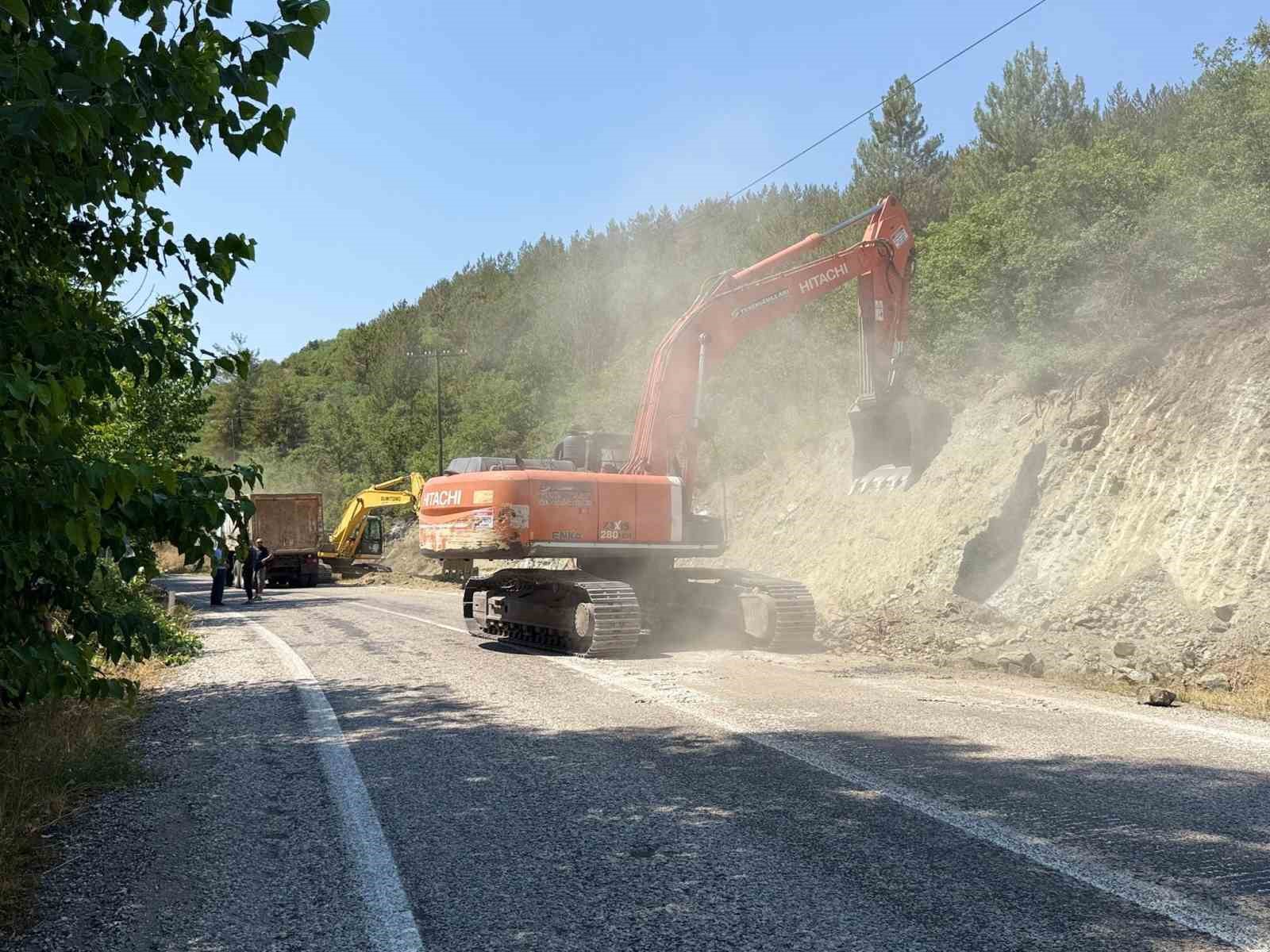 Tavşanlı-Çavdarhisar karayolunda çalışmalar başladı 