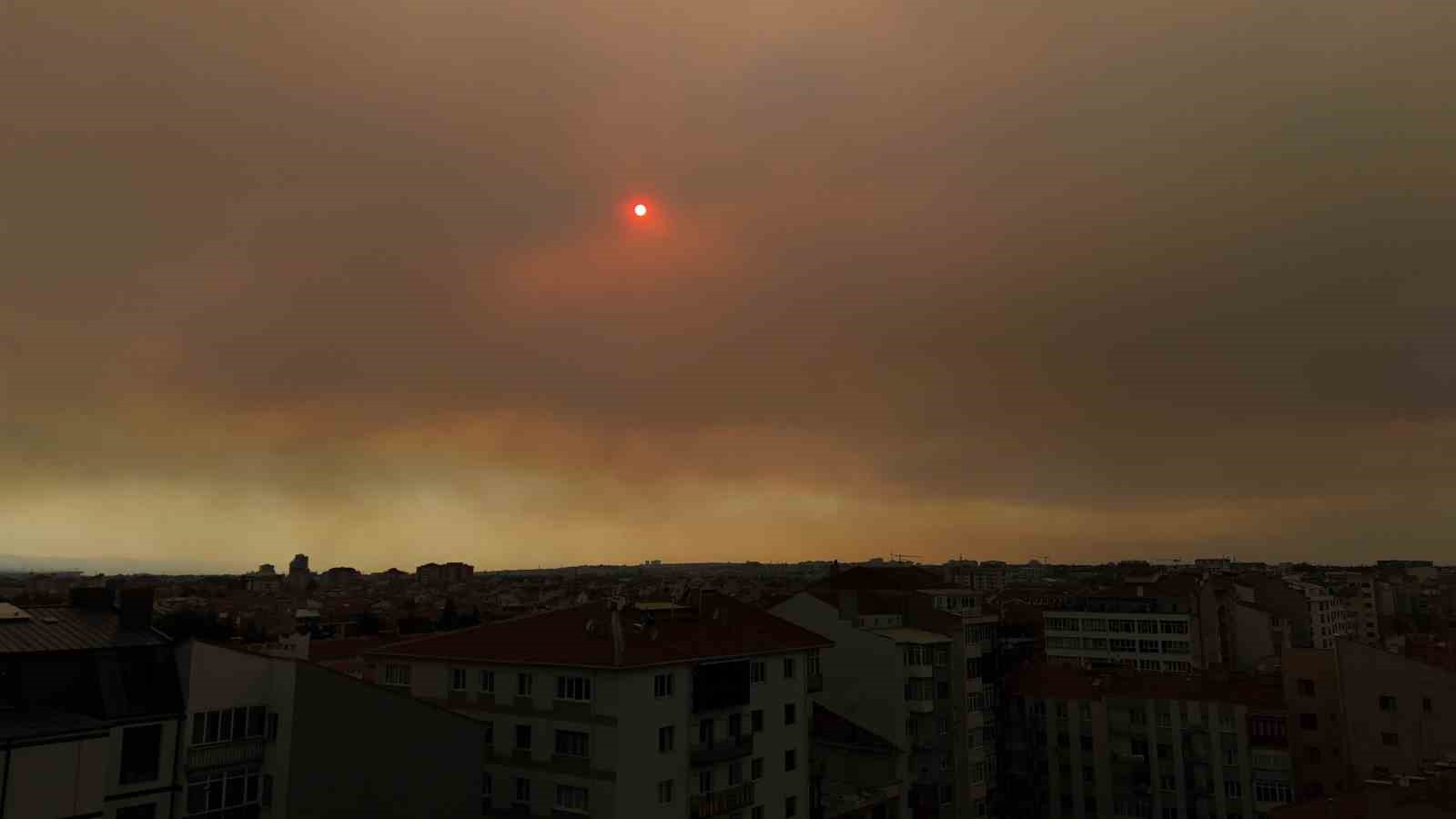 Bilecik’teki yangında Eskişehir semaları dumanla kaplandı 
