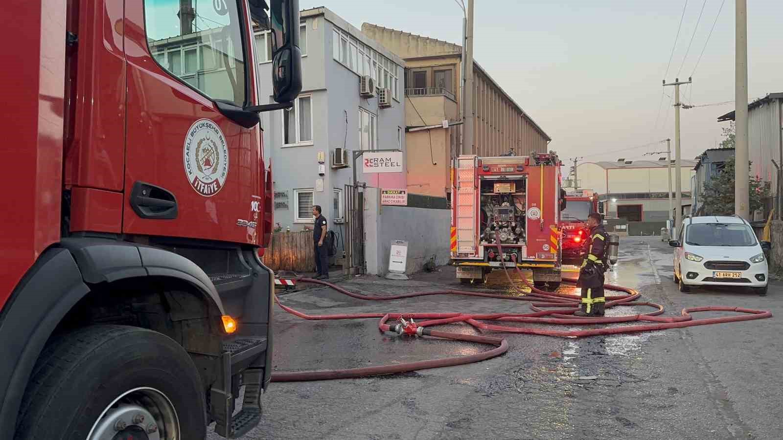 Kocaeli’de demir çelik fabrikasında yangın 