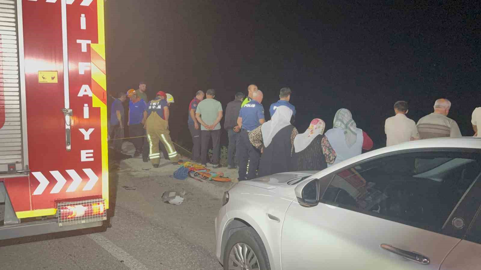 Motosiklet kazasında 35 metrelik uçuruma yuvarlanan sürücü ağır yaralandı 