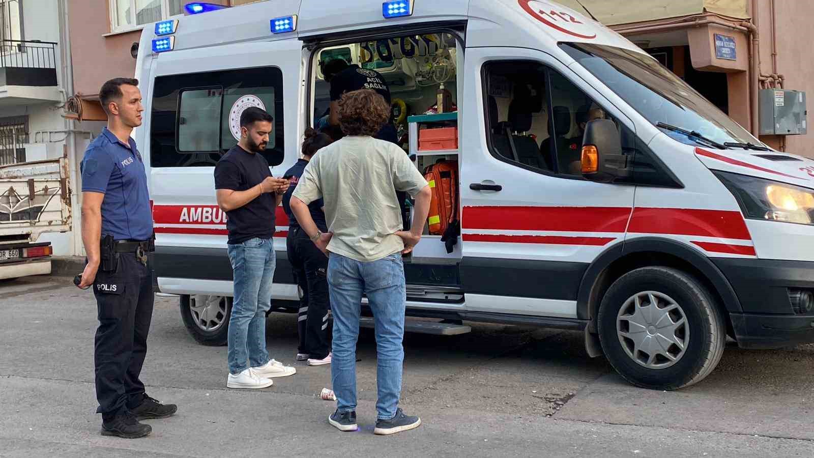 Ev baskınıyla başlayan kavgada sokak savaş alanına döndü 