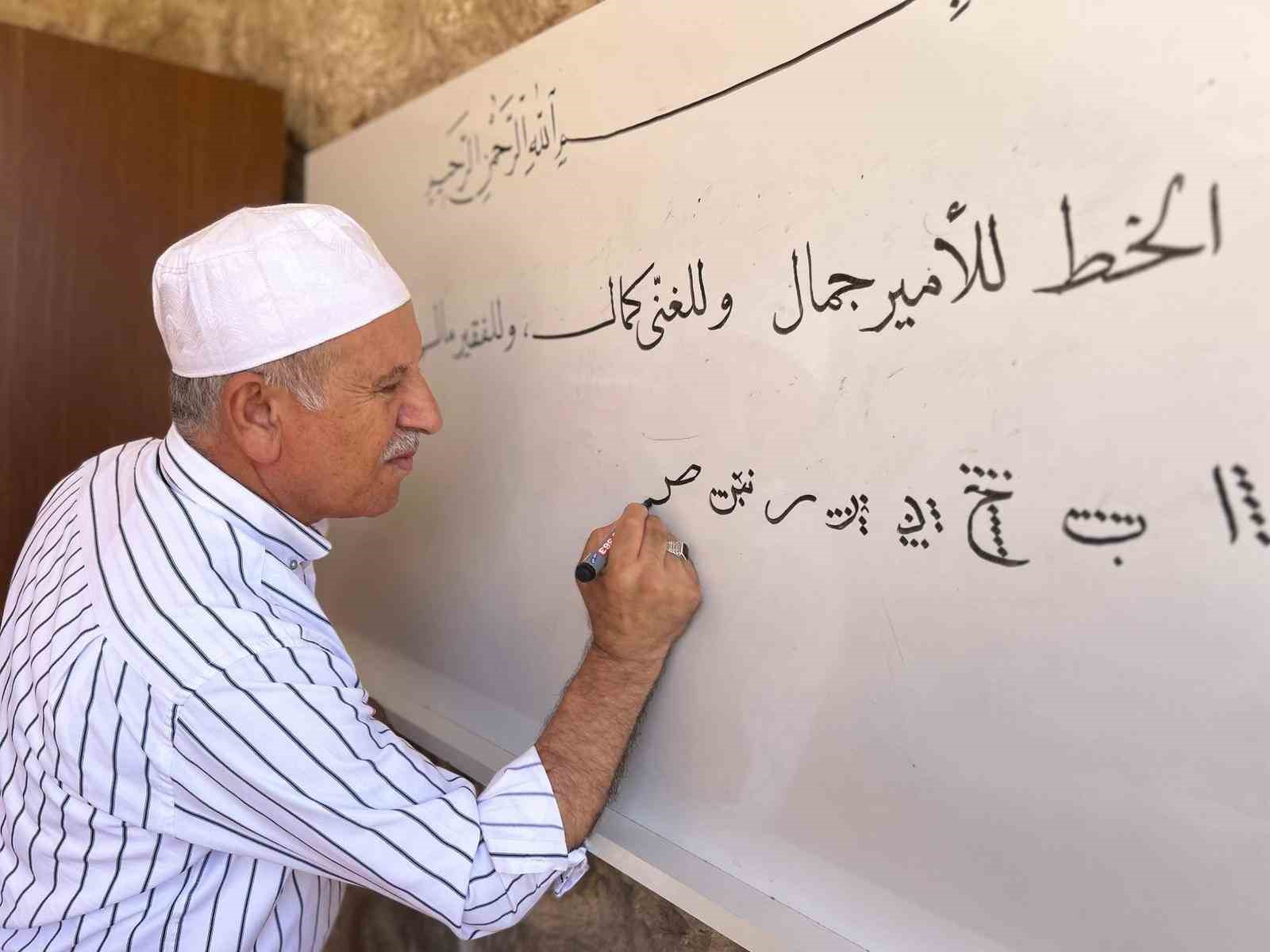 Van’da çocuklar hem Kur’an-ı Kerim’i hem de hüsn-i hat sanatını öğreniyor 