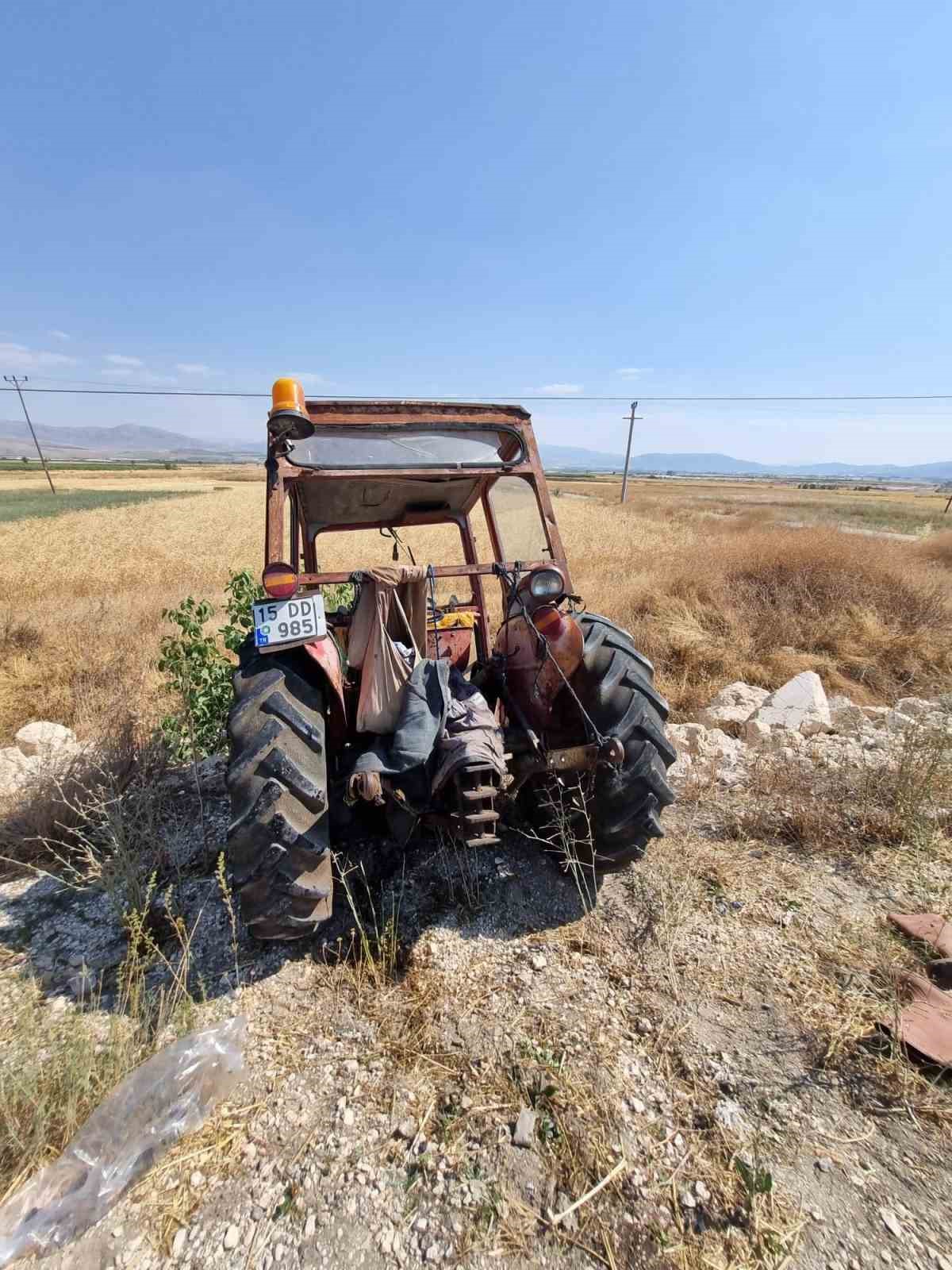Burdur-Fethiye kara yolunda traktör ile otomobil çarpıştı: 5 yaralı 