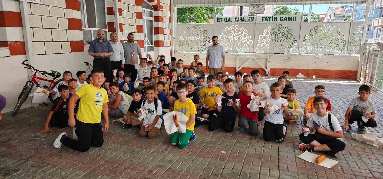 Çan’da Fatih Camii Dernek Başkanı Tekne’den Kur’an Kursu öğrencilerine jest 
