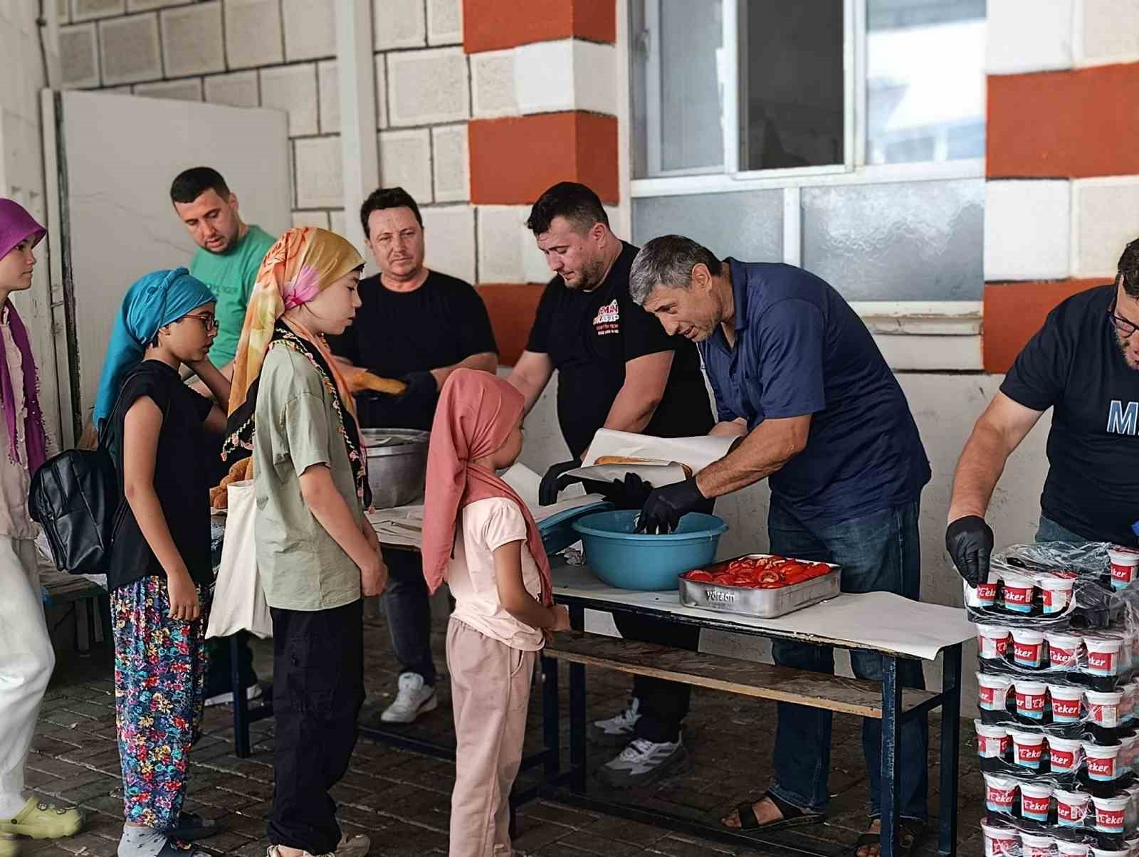 Çan’da Fatih Camii Dernek Başkanı Tekne’den Kur’an Kursu öğrencilerine jest 