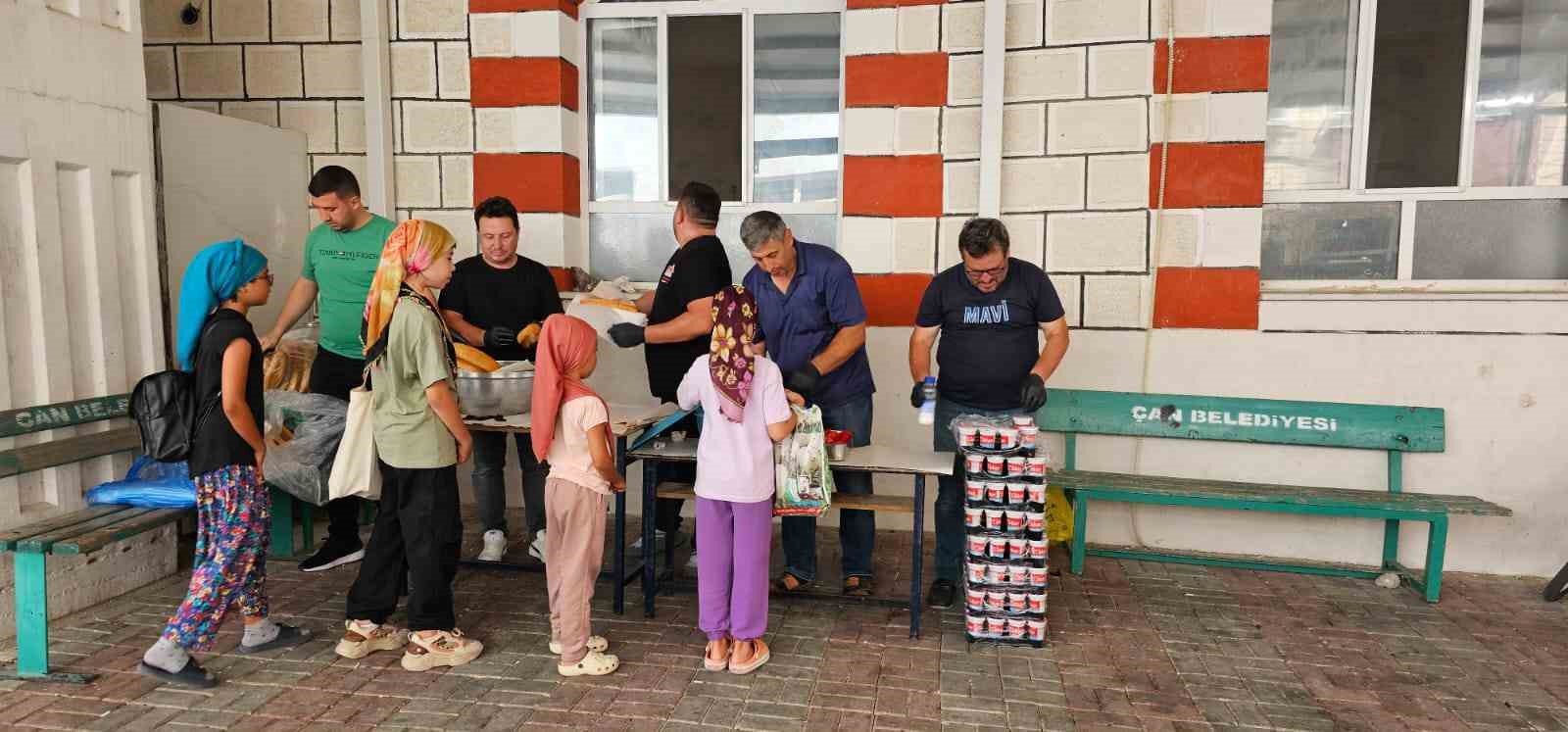 Çan’da Fatih Camii Dernek Başkanı Tekne’den Kur’an Kursu öğrencilerine jest 