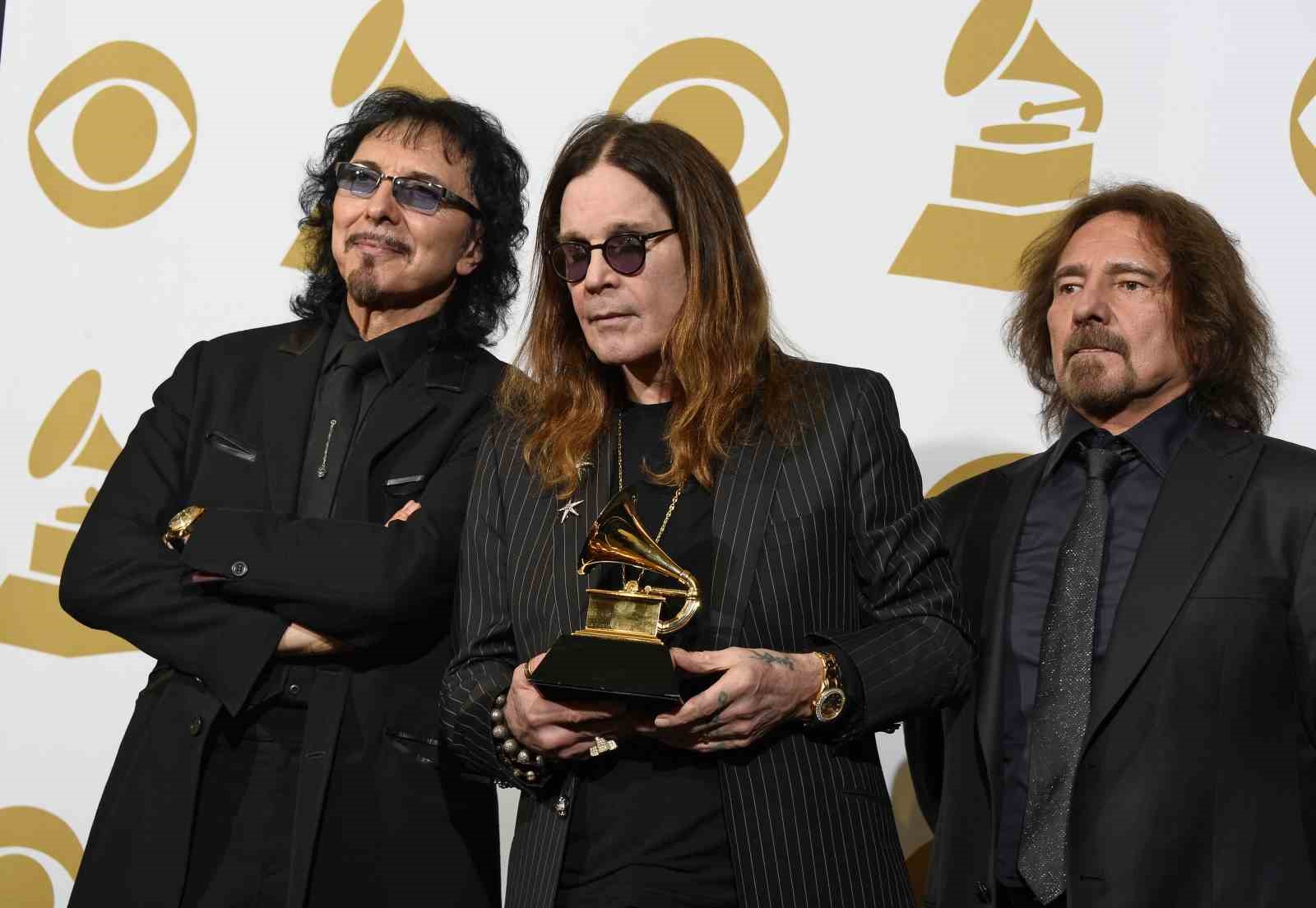 Black Sabbath’ın solisti Ozzy Osbourne 76 yaşında hayatını kaybetti