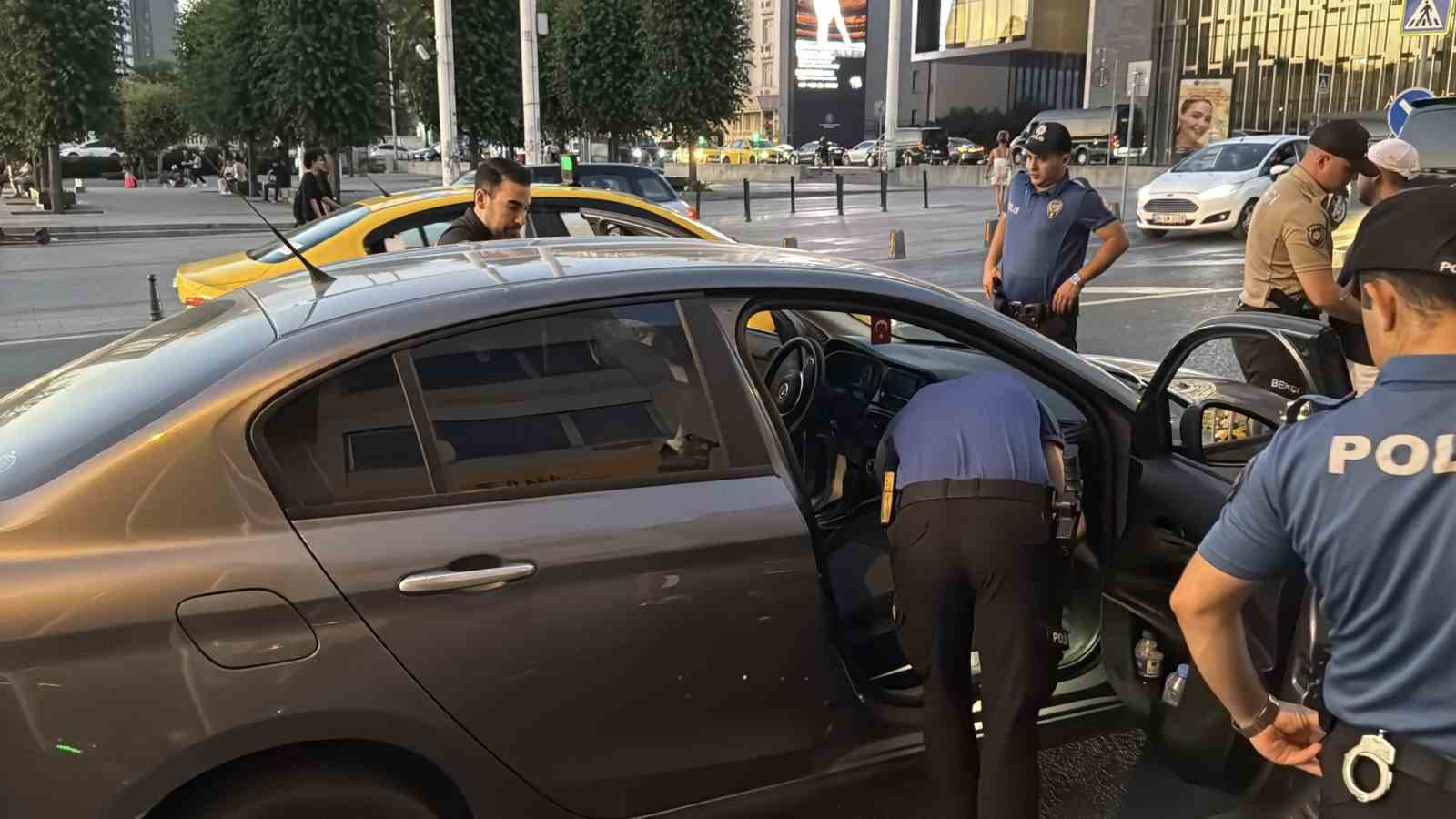 Taksim’de helikopter destekli ’Huzur İstanbul’ uygulaması 