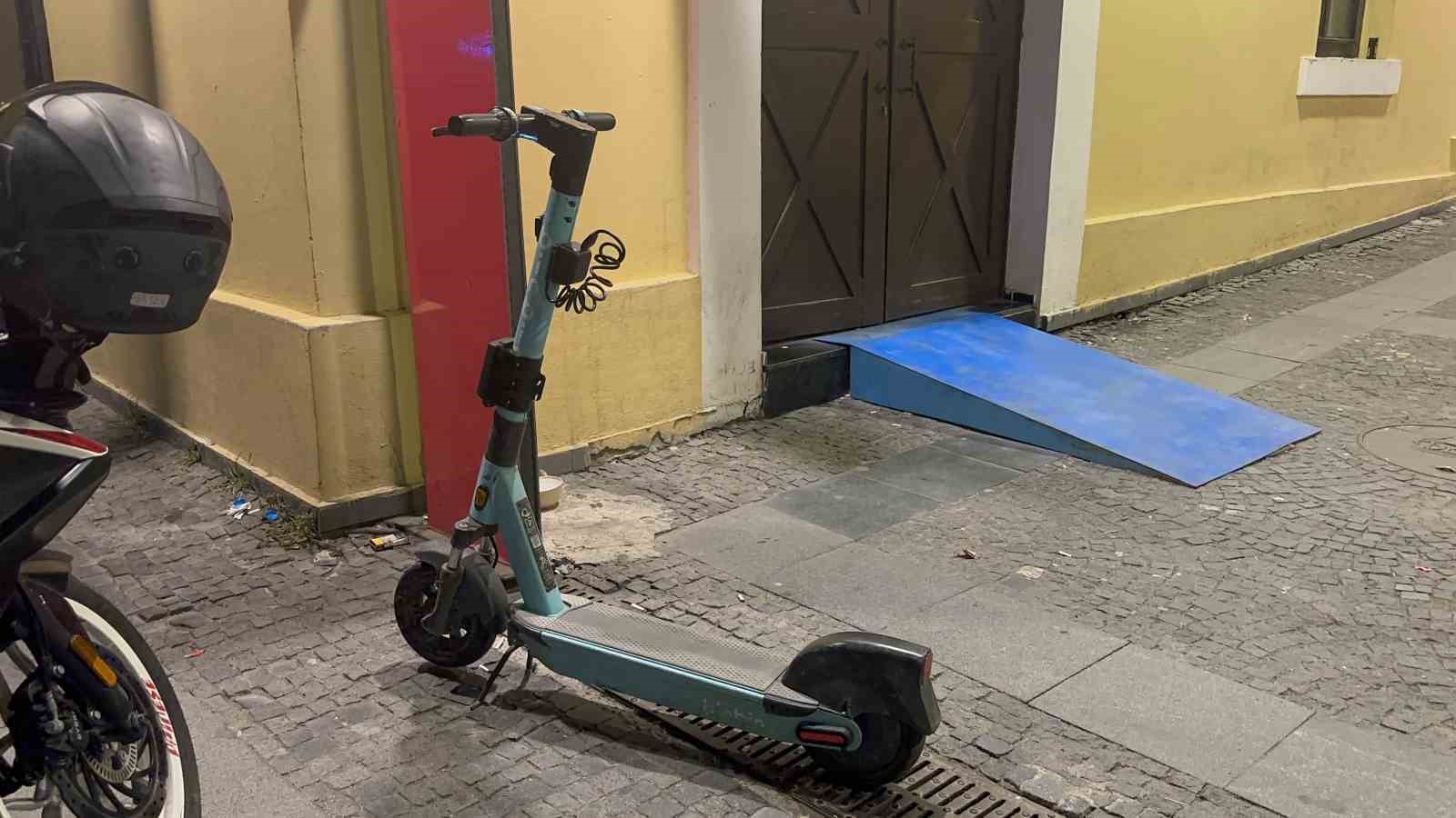 Elektrikli scooterdan düşen 2 çocuk yaralandı 