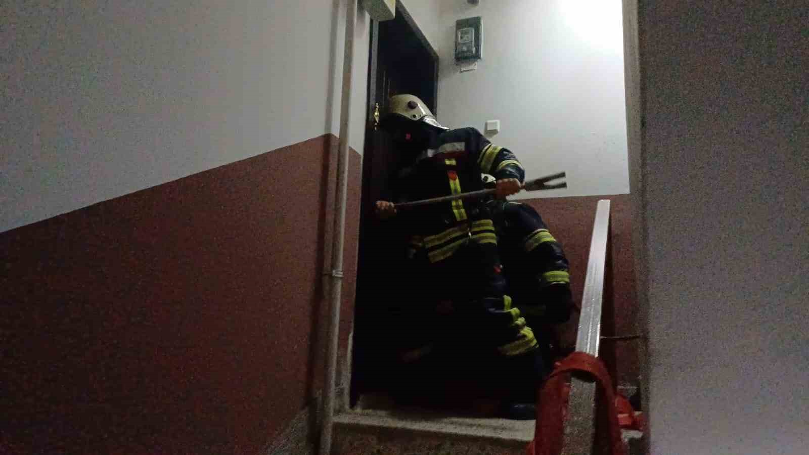 Çorum’da apartman dairesinde çıkan yangın paniğe yol açtı 