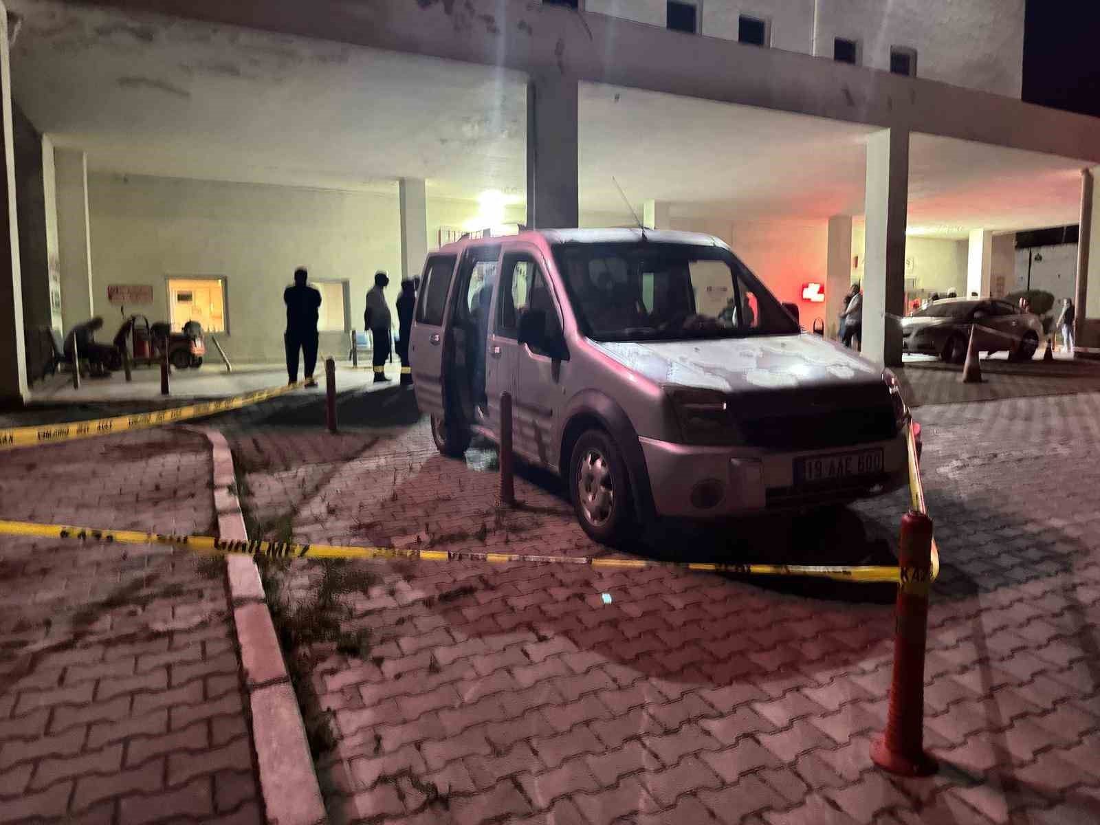 Araç içinde tabanca ateş aldı, bir kişi ağır yaralandı... O anlar kamerada 