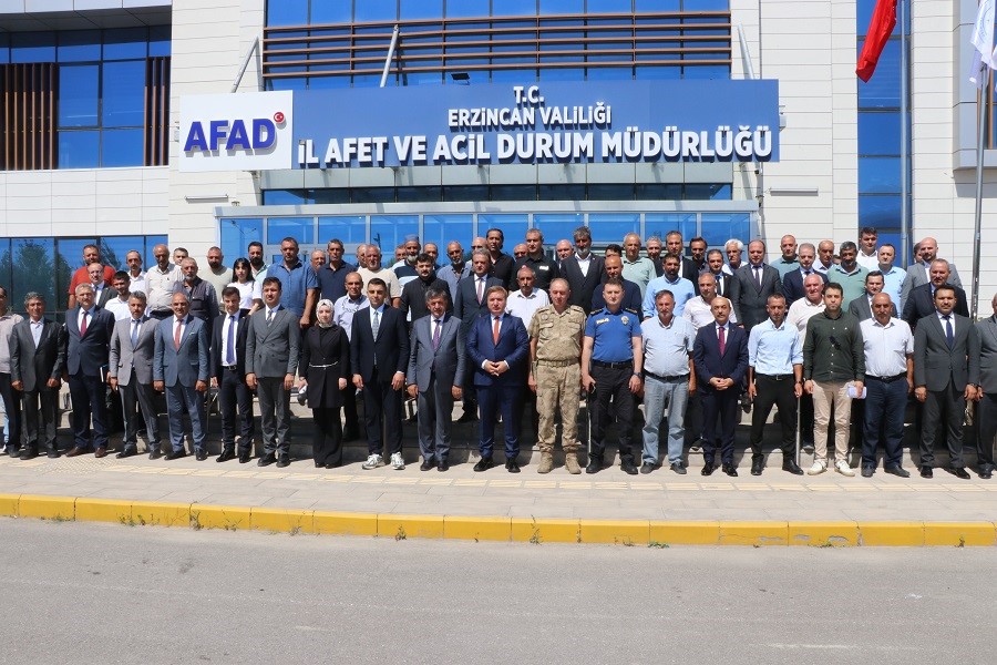 Vali Aydoğdu muhtarlarla toplantıda bir araya geldi 