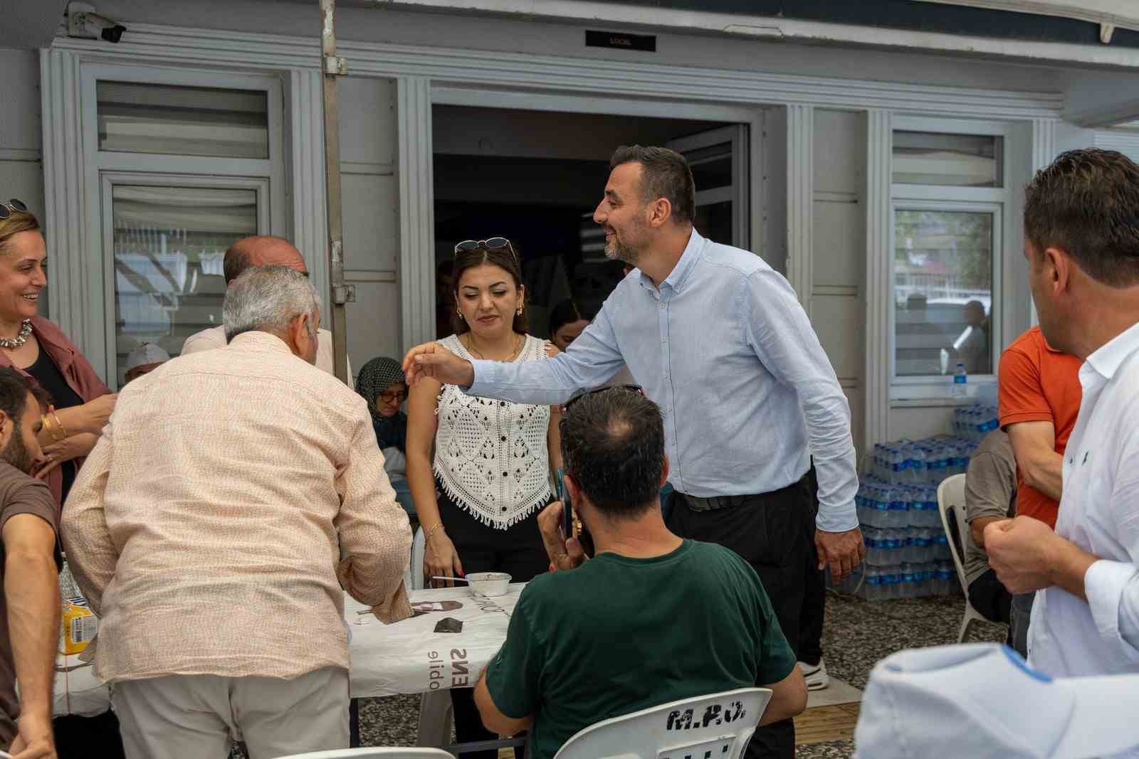 Manavgat’ta vatandaşlara aşure ikram edildi 
