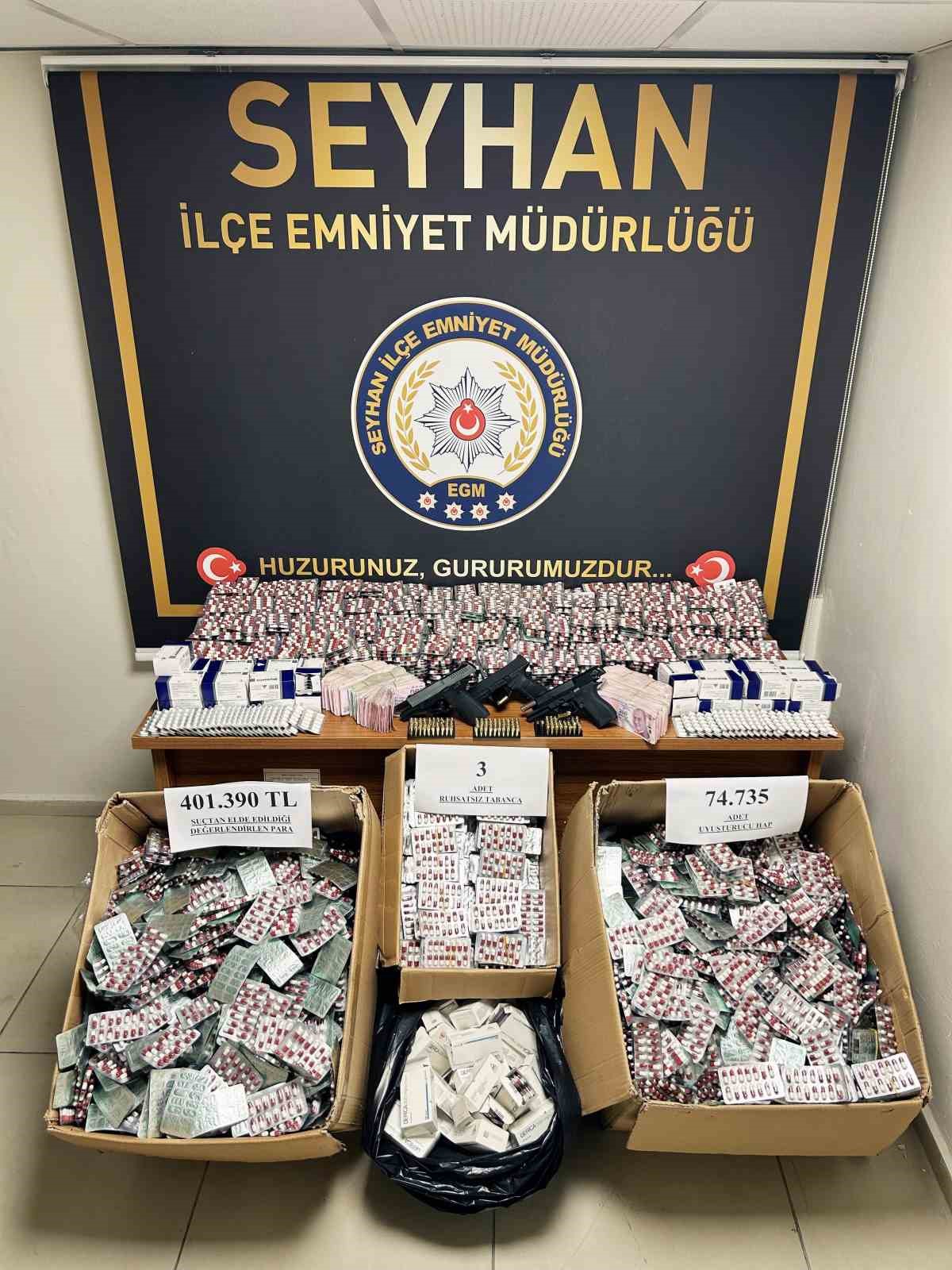 Oto galericiye baskında 74 bin uyuşturucu hap ve 401 bin TL ele geçirildi 