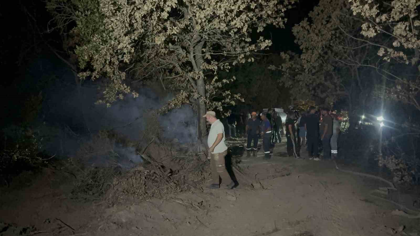 Gebze’de gece yarısı orman yangını: 7 dönüm alan kül oldu 