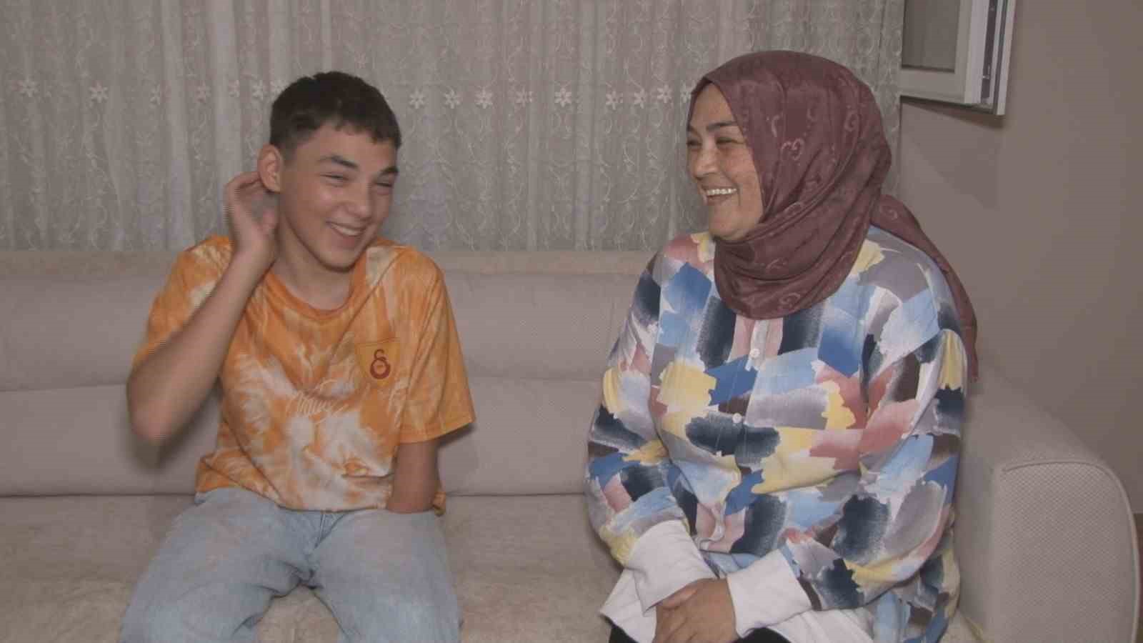 Doğuştan bir kolu ampute olan Mehmet Efe: 