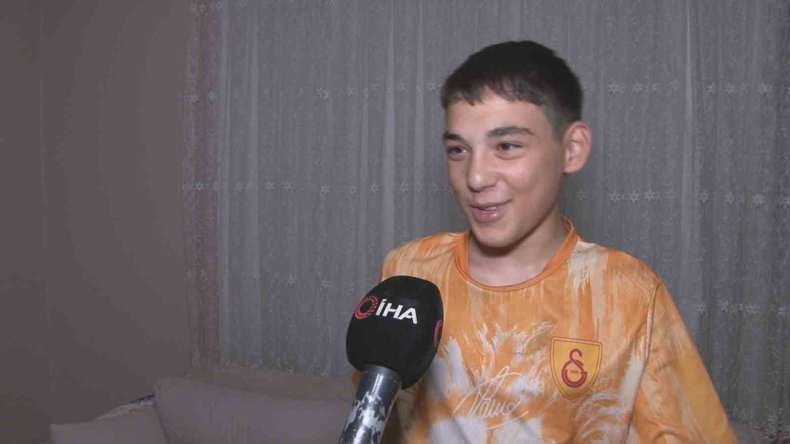 Doğuştan bir kolu ampute olan Mehmet Efe: 