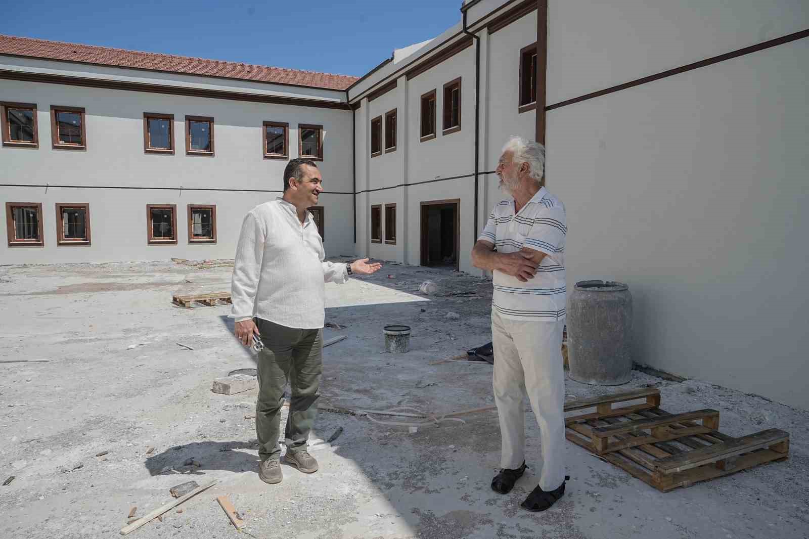 Bursa’nın en kıymetli yerindeki arsasını yaşlıların bakımı için vakfetti 