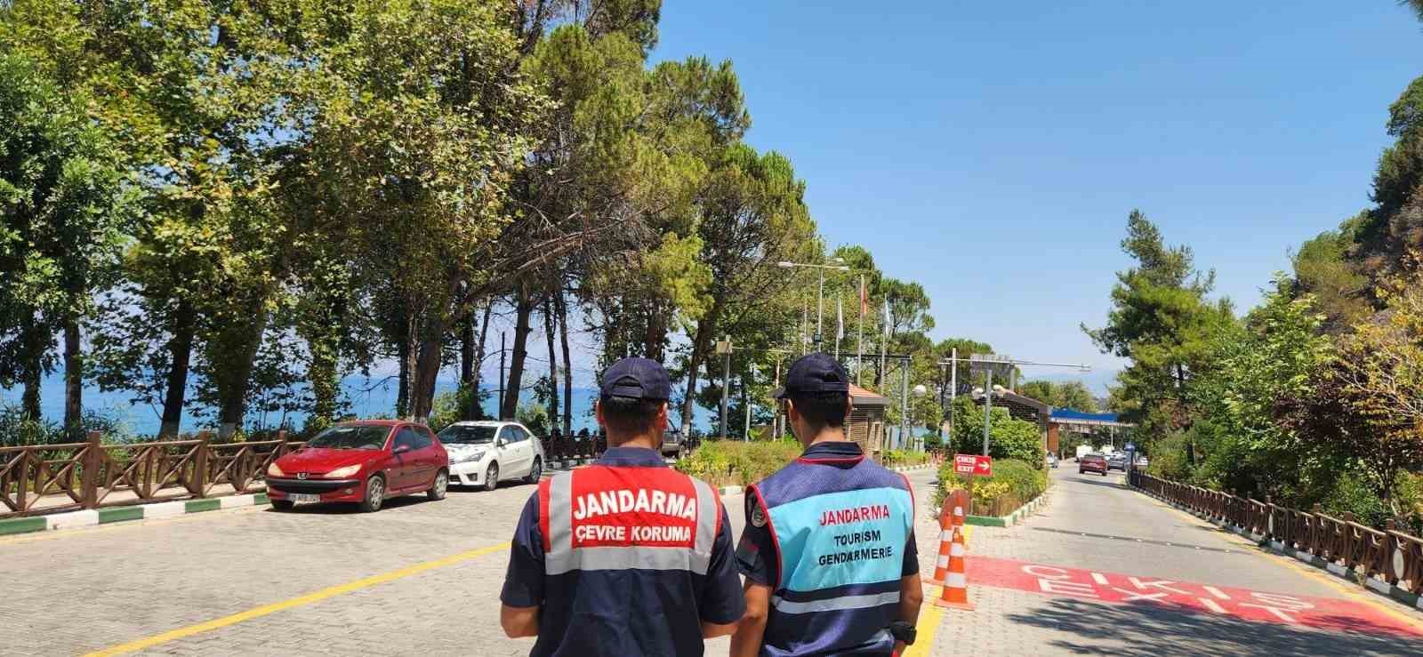Jandarma ekipleri çevre ve orman yangınlarına karşı bilgilendirdi 