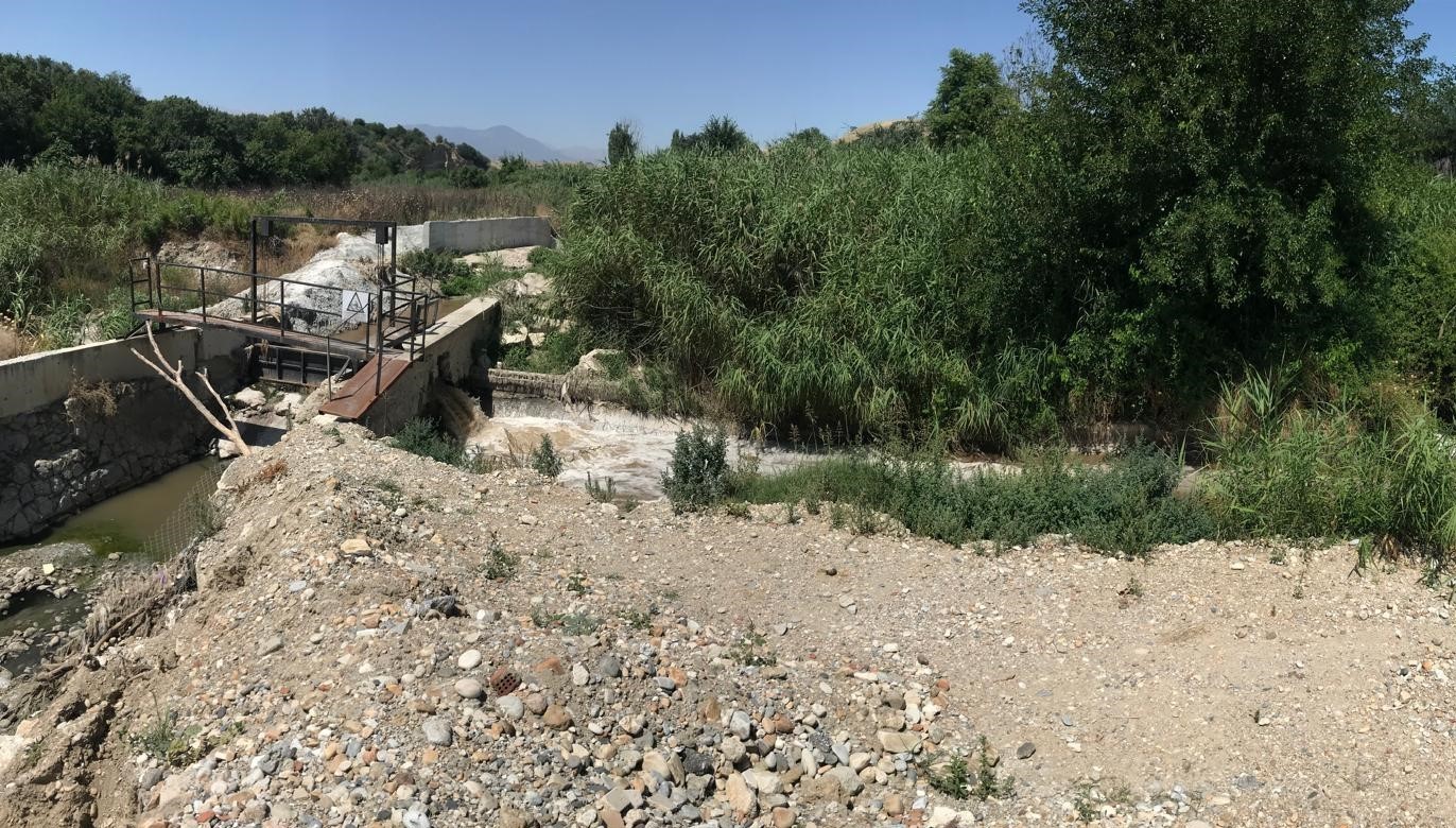 Ürünü kuruyan çiftçiden Denizli Belediyesi’ne çağrı: 