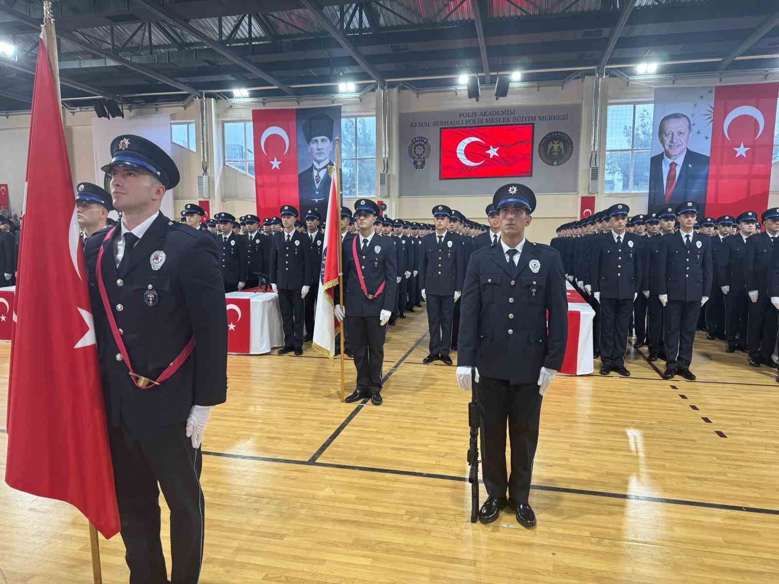 Adana’da 323 polis adayı yemin ederek mezun oldu 