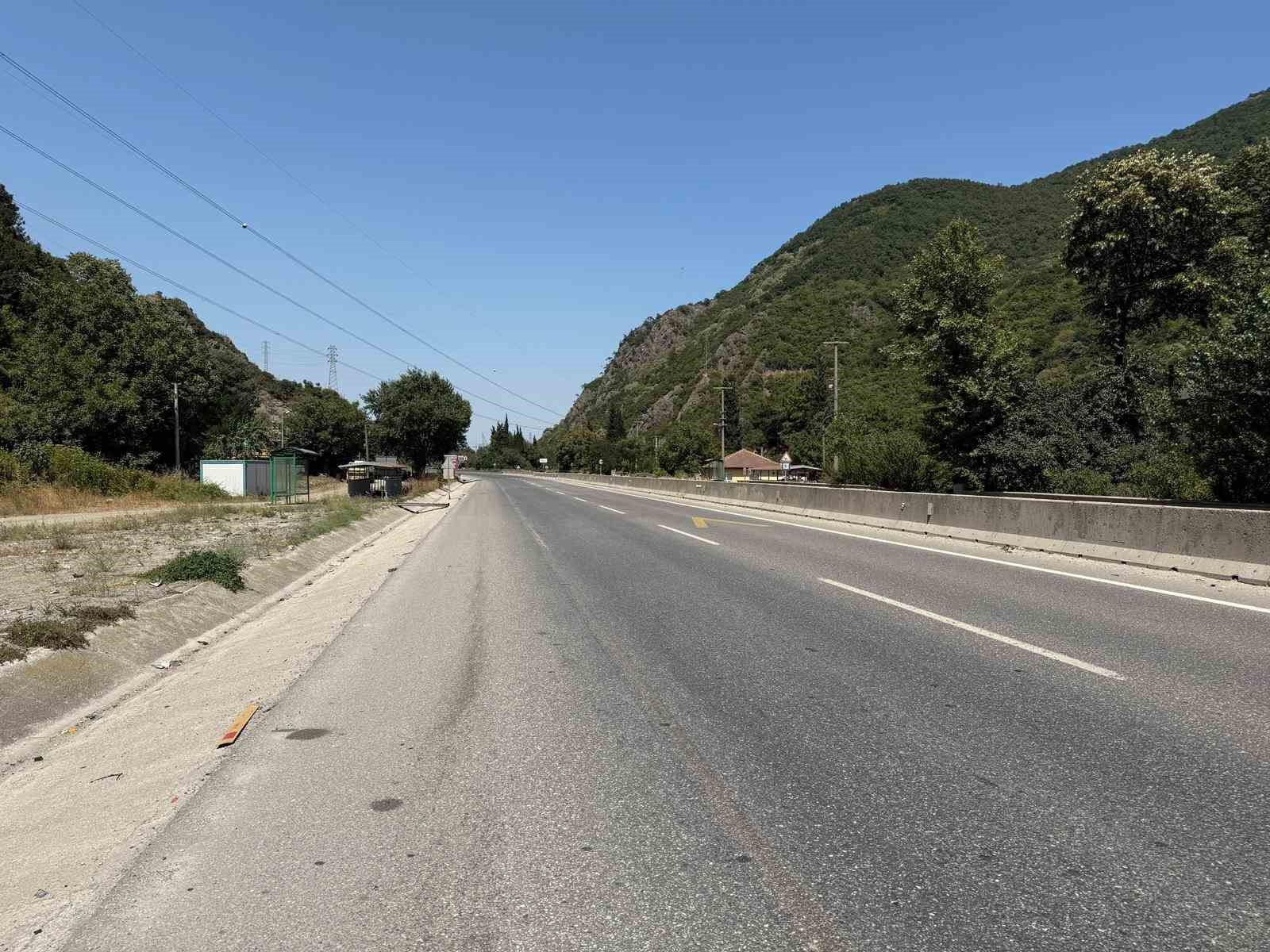 Sakarya’da yangın nedeniyle Bilecik istikametine yol kapatıldı, bazı evler tahliye edildi 