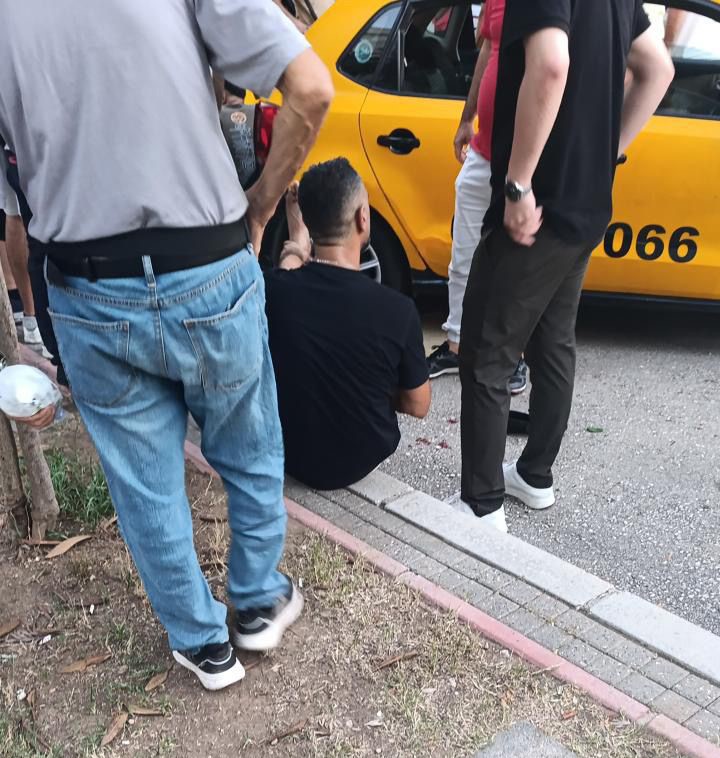 Taksi durağına silahlı saldırı: 2 sürücü yaralandı 